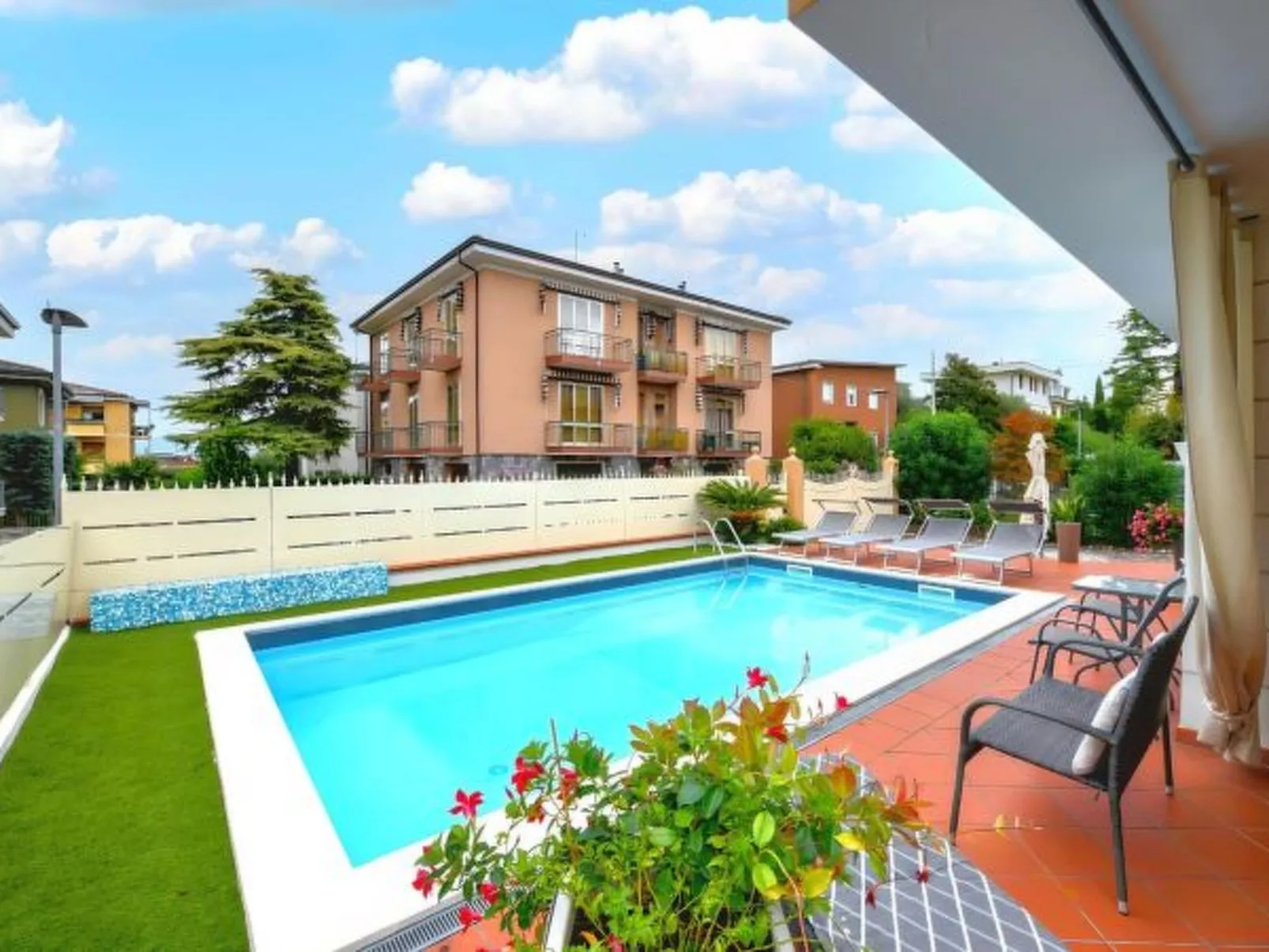 Desenzanoloft Garden and Pool - Image-tags.info