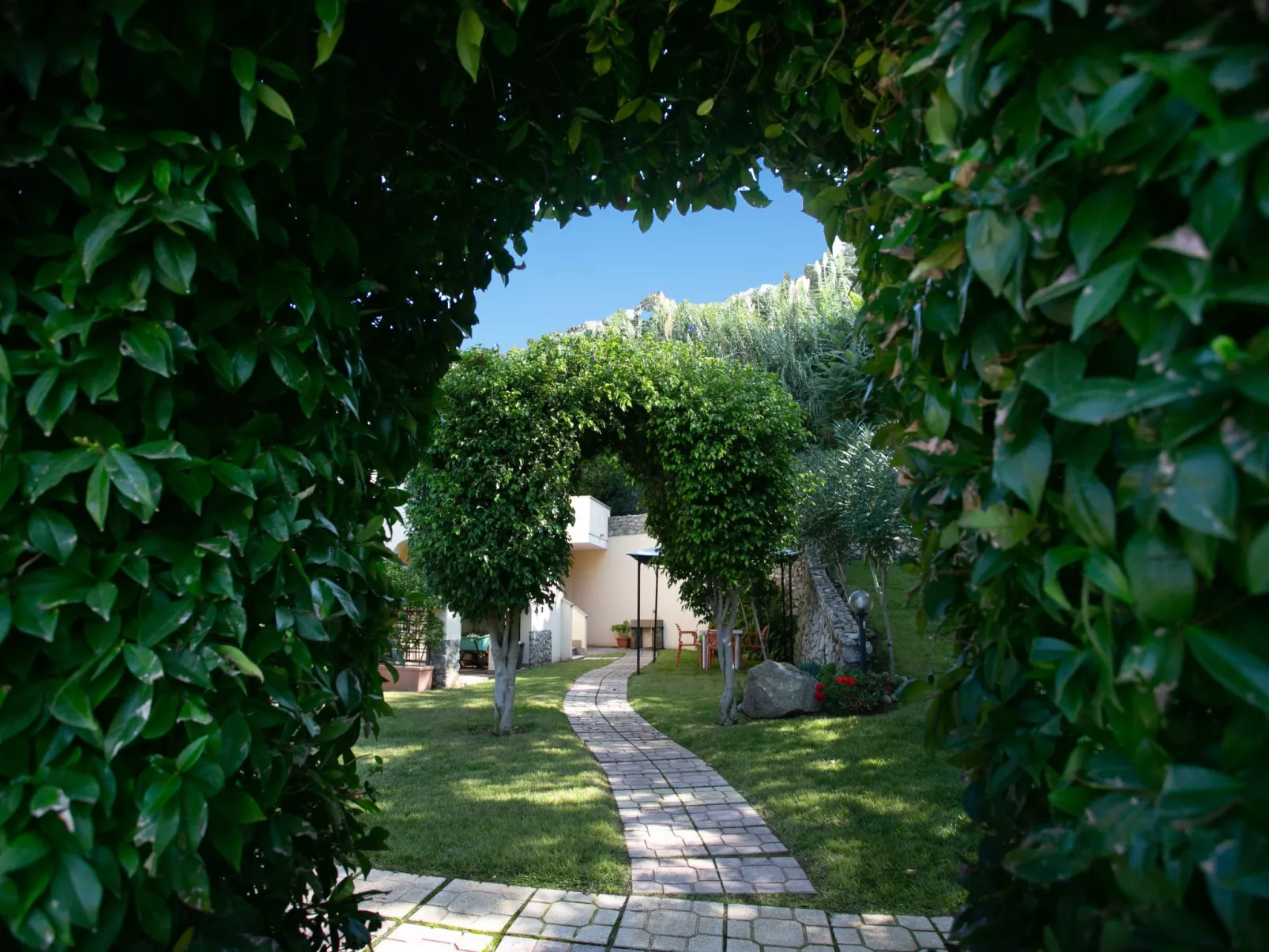 Luxus-Drei-Zimmer-Wohnungen mit großem Garten - Buiten