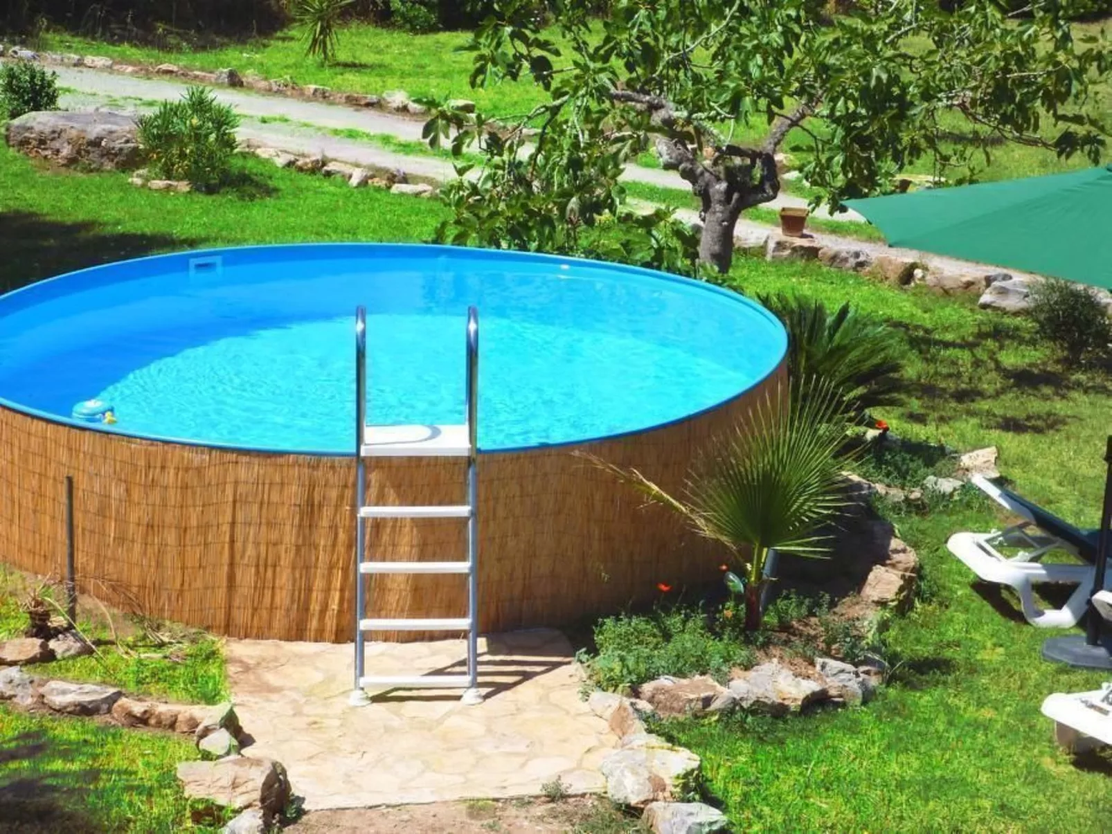 Kleine Ferienwohnung mit Gemeinschaftspool - Image-tags.info