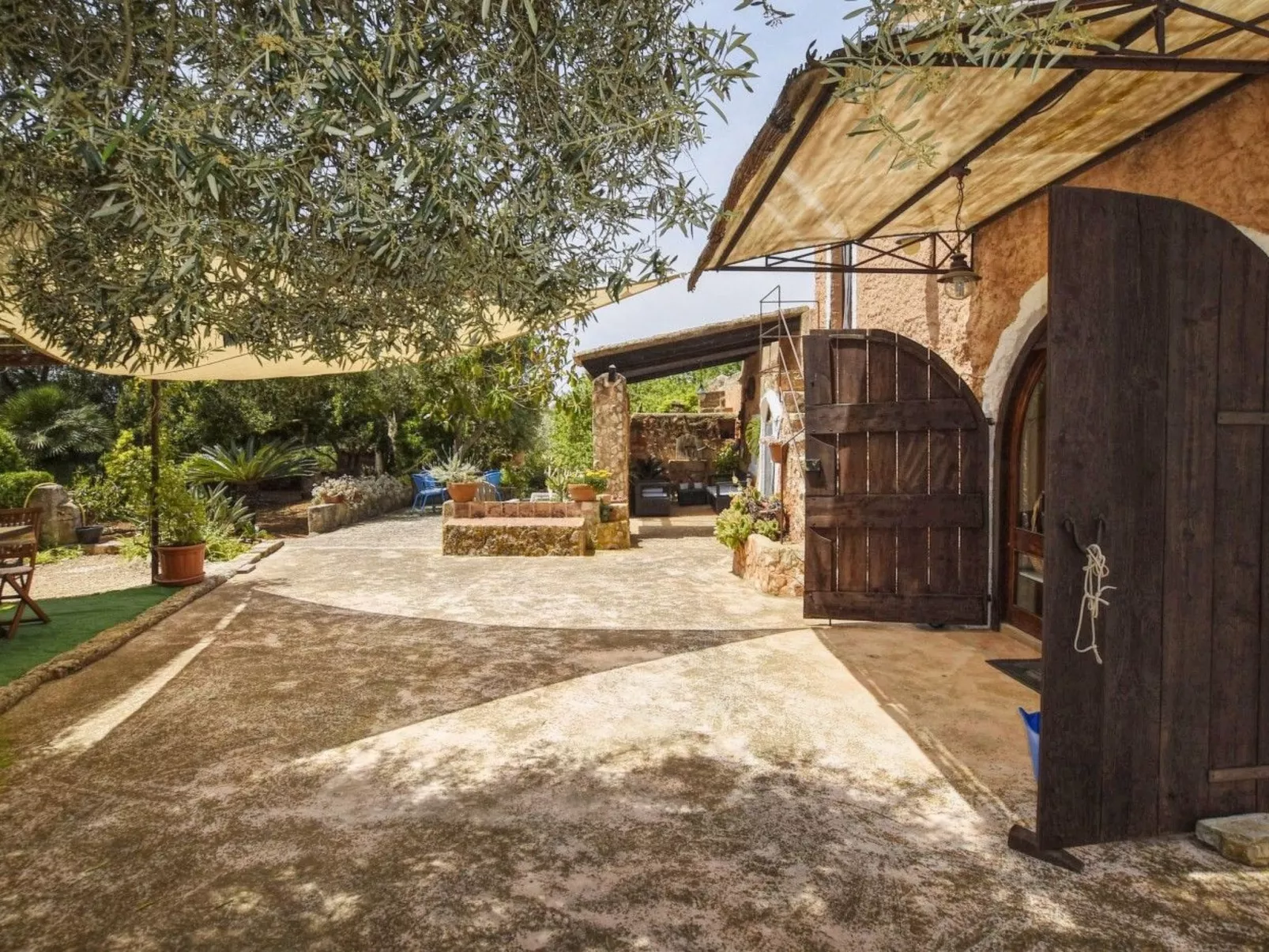 MONTSERRAT  ( SON PERETO ) - Buiten