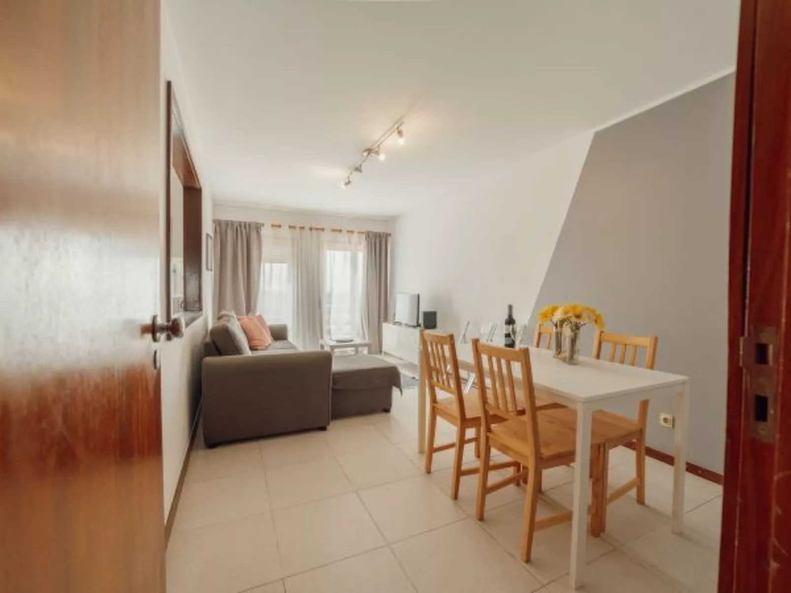 ESPINHO MODERN 3 BEDROOM APARTMENT by VACATIONY - Binnen