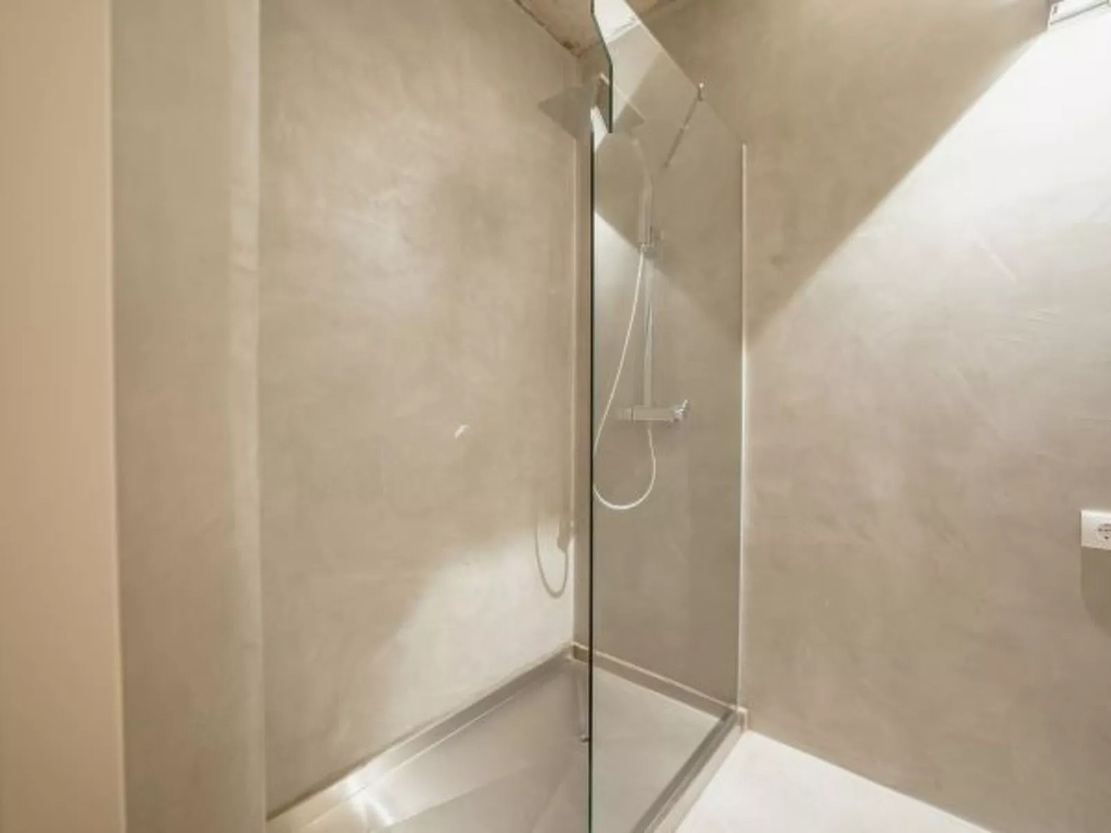 CITY CENTER PREMIUM with GARAGE by VACATIONY - Binnen