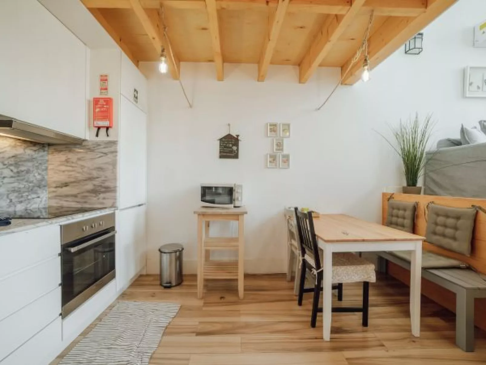 HISTORIC & BRIGHT BOLHAO MEZZANINE by VACATIONY - Binnen