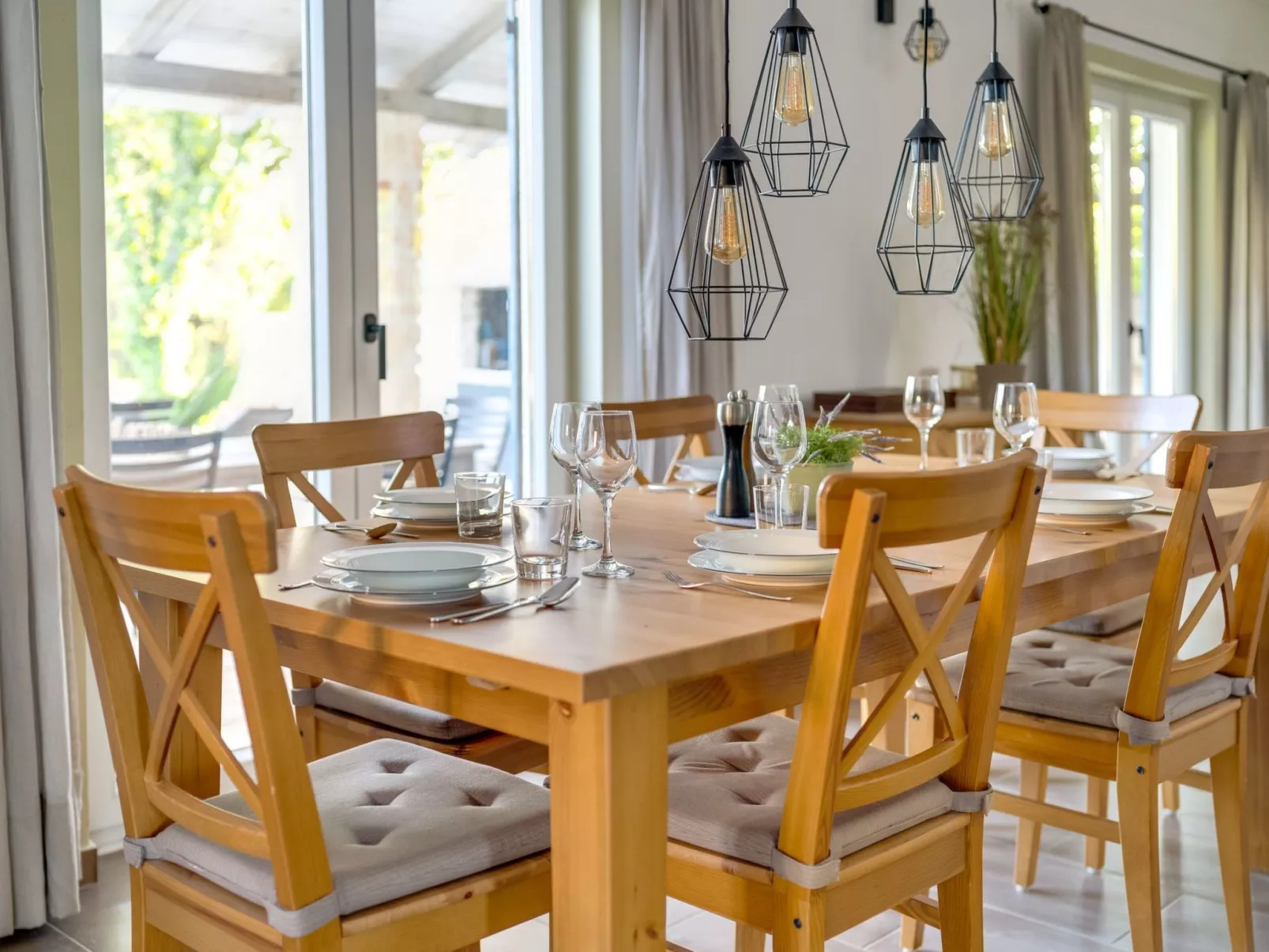 Eine luxuriöse Villa "Maslina" mit Pool und Grill - Binnen