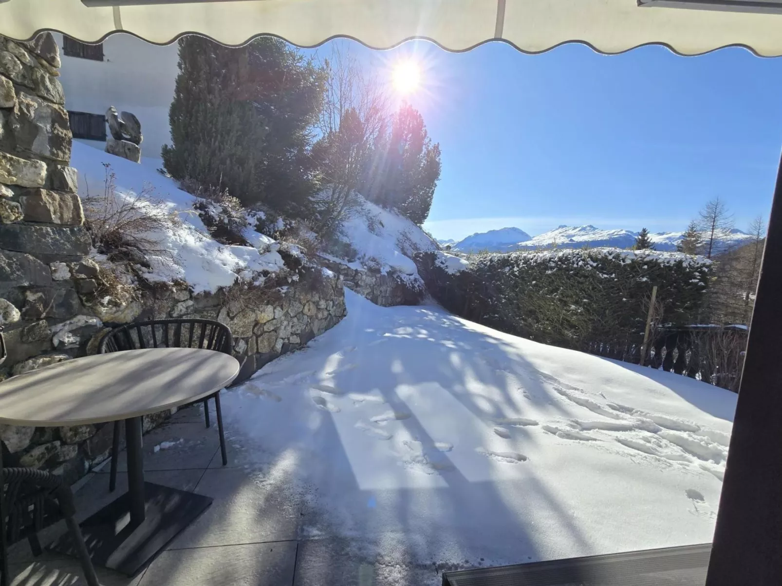 Tgiesa Alva - Binnen