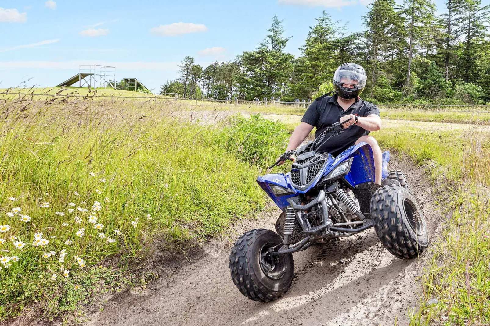 A-3½ roomrenovatedclose to beach - Buitenlucht