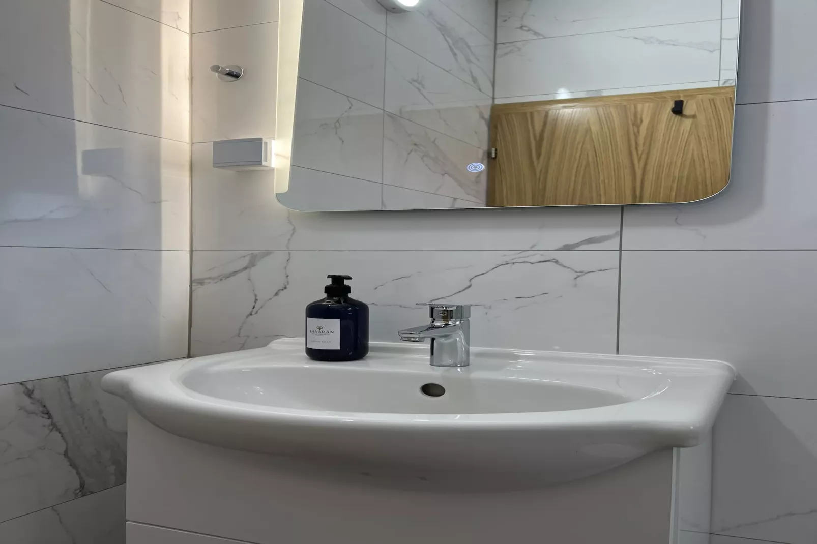 Apartment Lavaran 4 - Badkamer