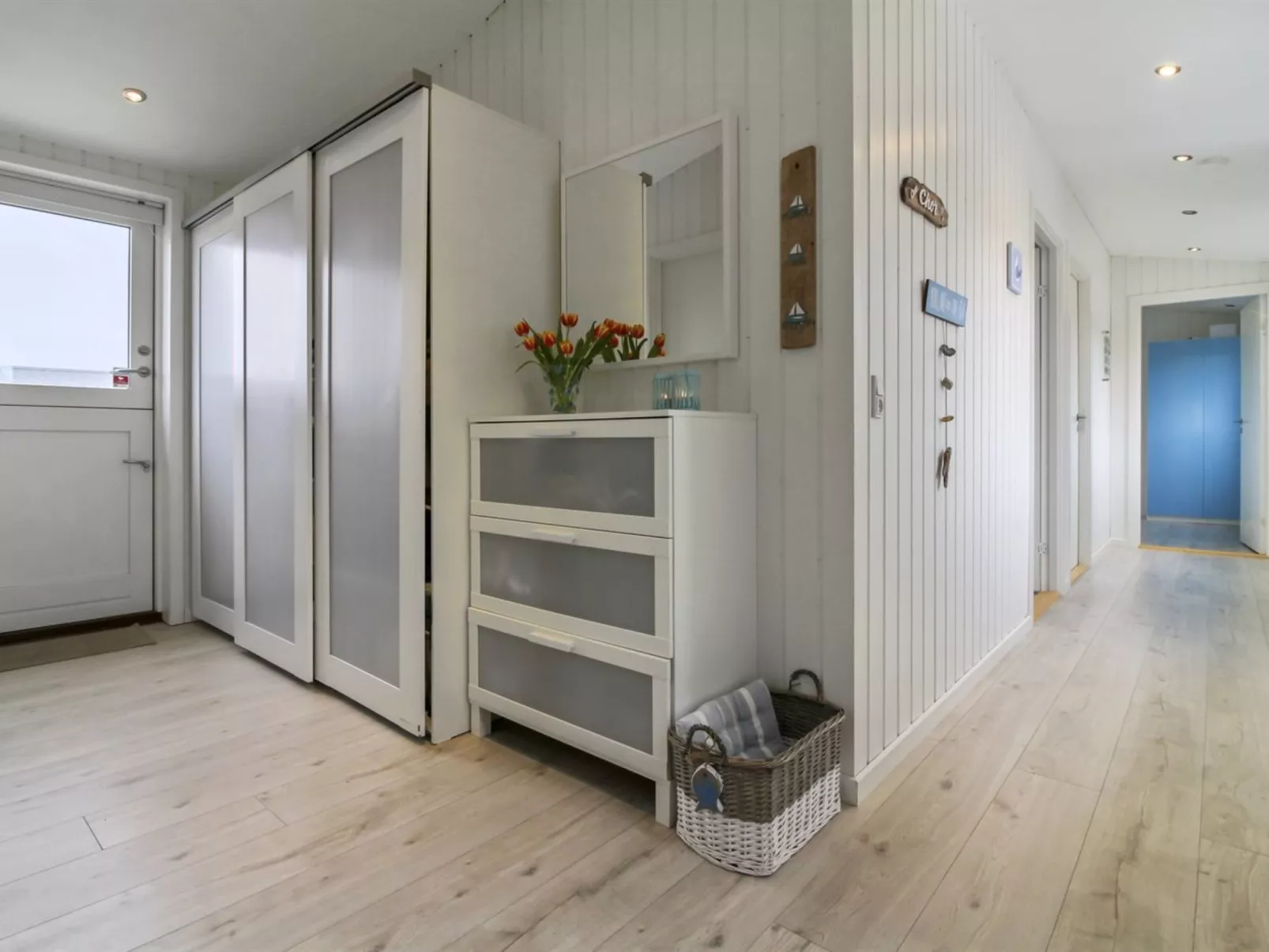 "Ingvild" - 150m from the sea - Binnen