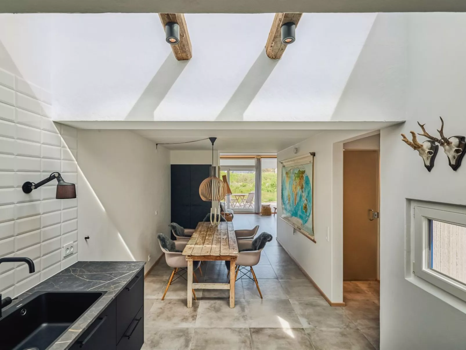 "Kaapo" - 1km from the sea - Binnen