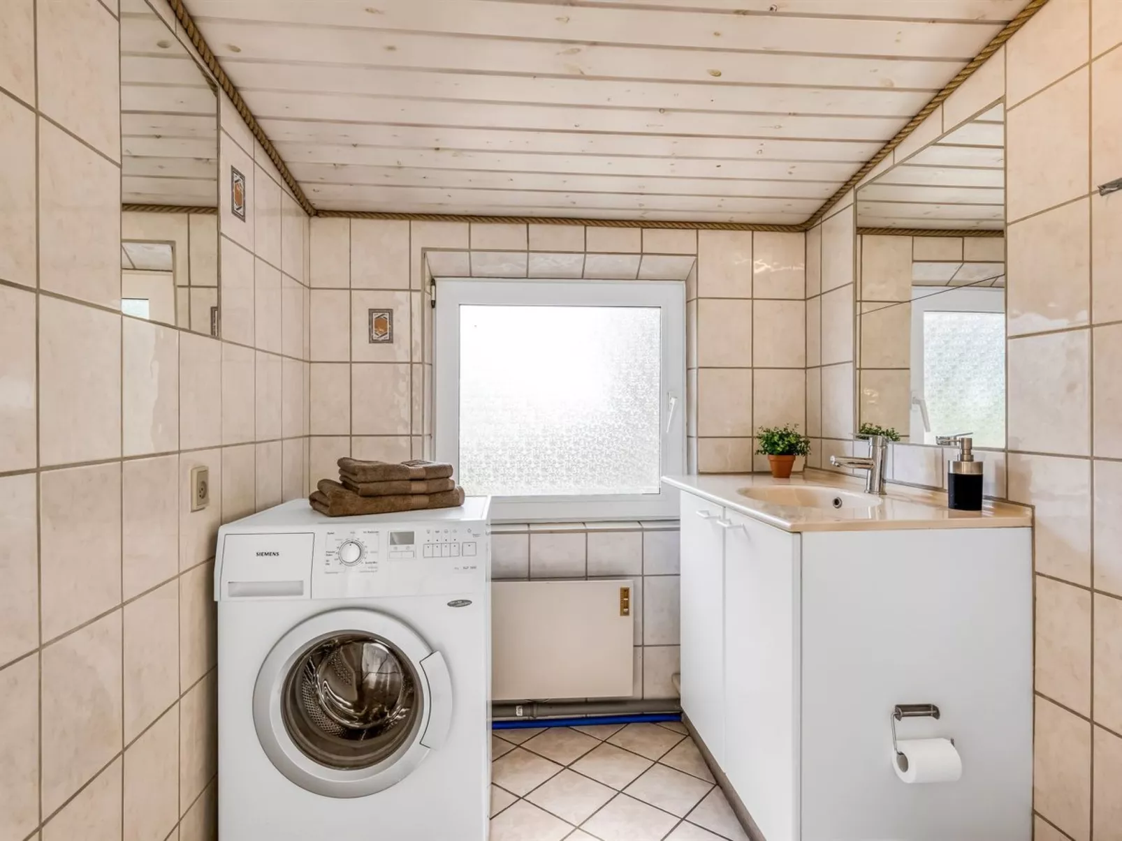 "Jonnhild" - 700m from the sea - Binnen