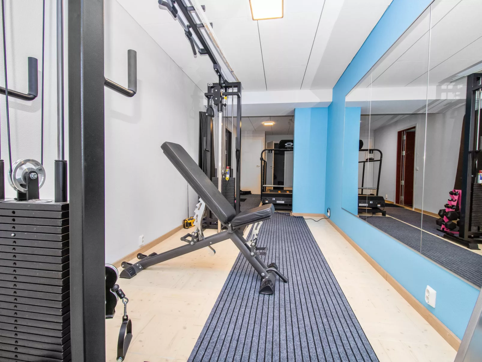 Tuiskukuru a - Binnen