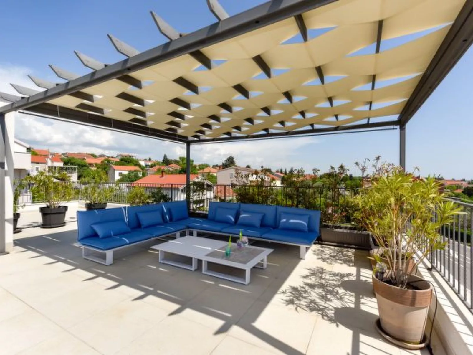 Villa Azzuro with jacuzzi and pool - Image-tags.info