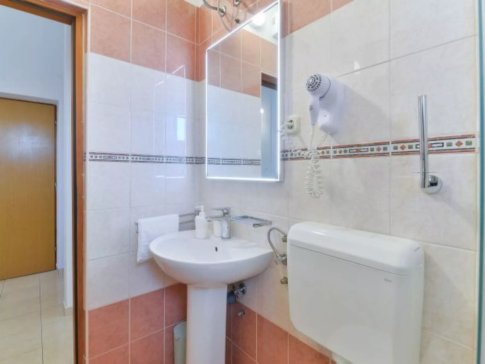 Holiday Apartment Inga Brown with exit to the beac - Image-tags.info