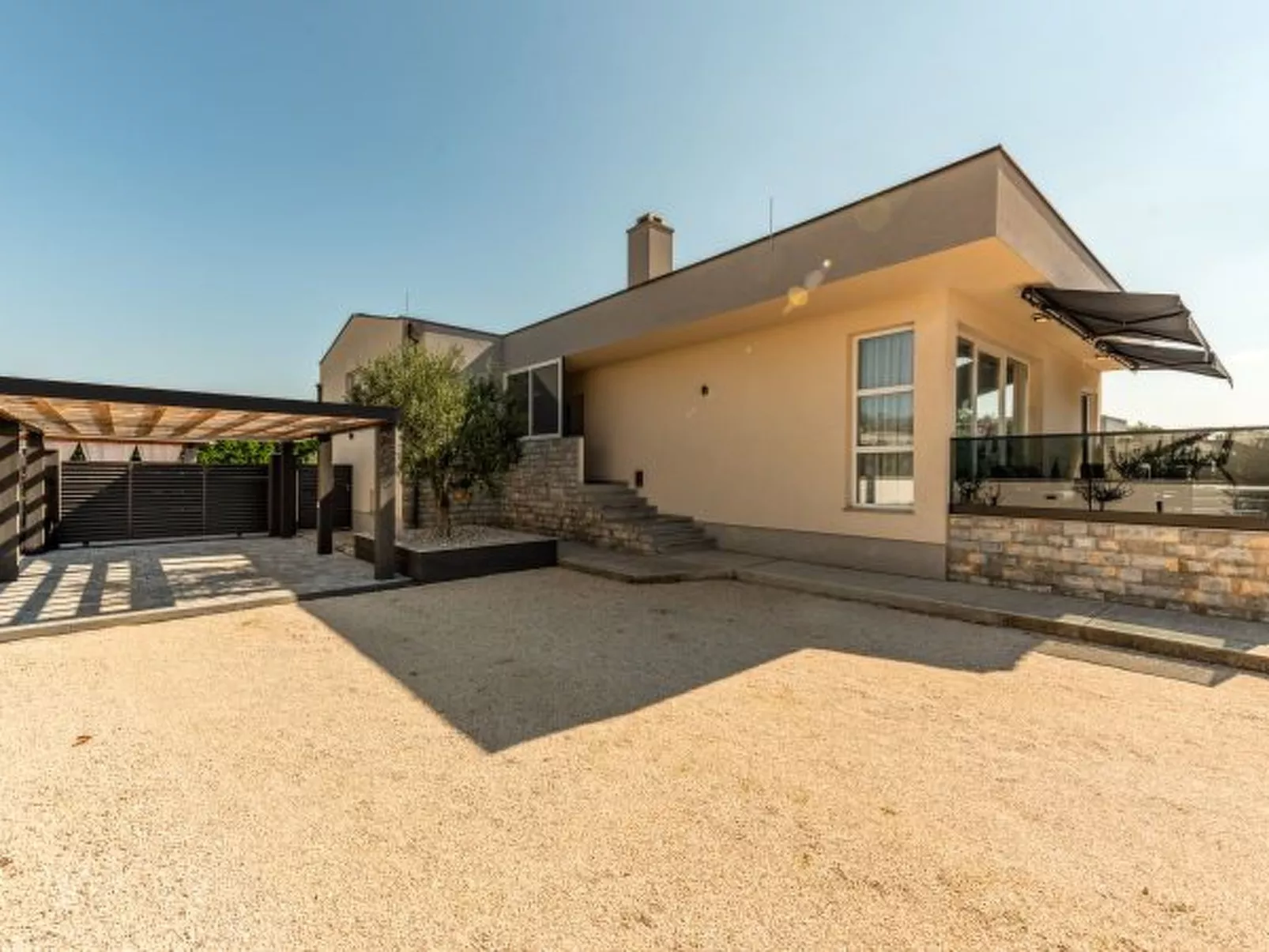 Villa Miranda with pool - Image-tags.info