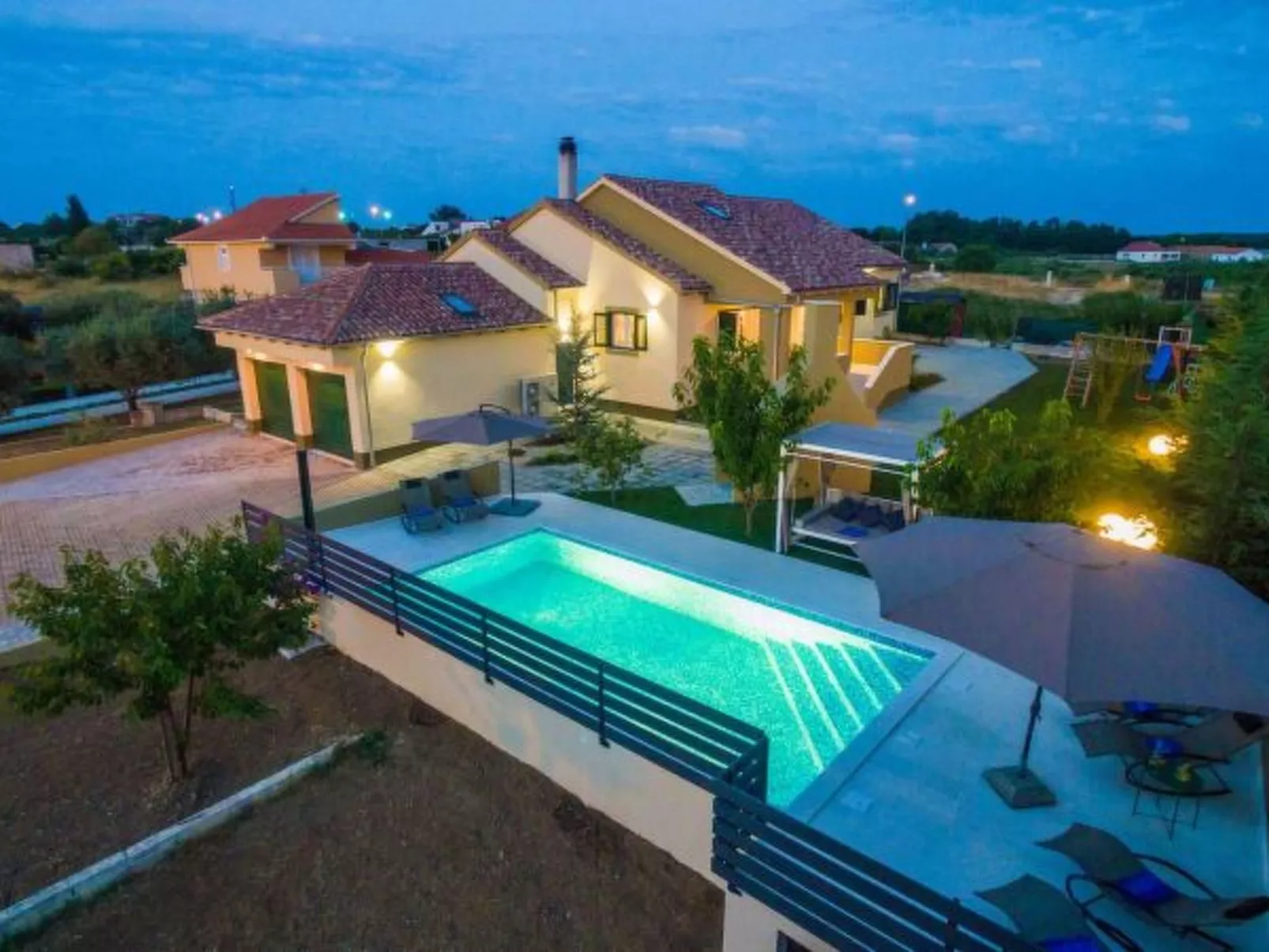 Great Villa Field Hills with sauna and jacuzzi - Image-tags.info