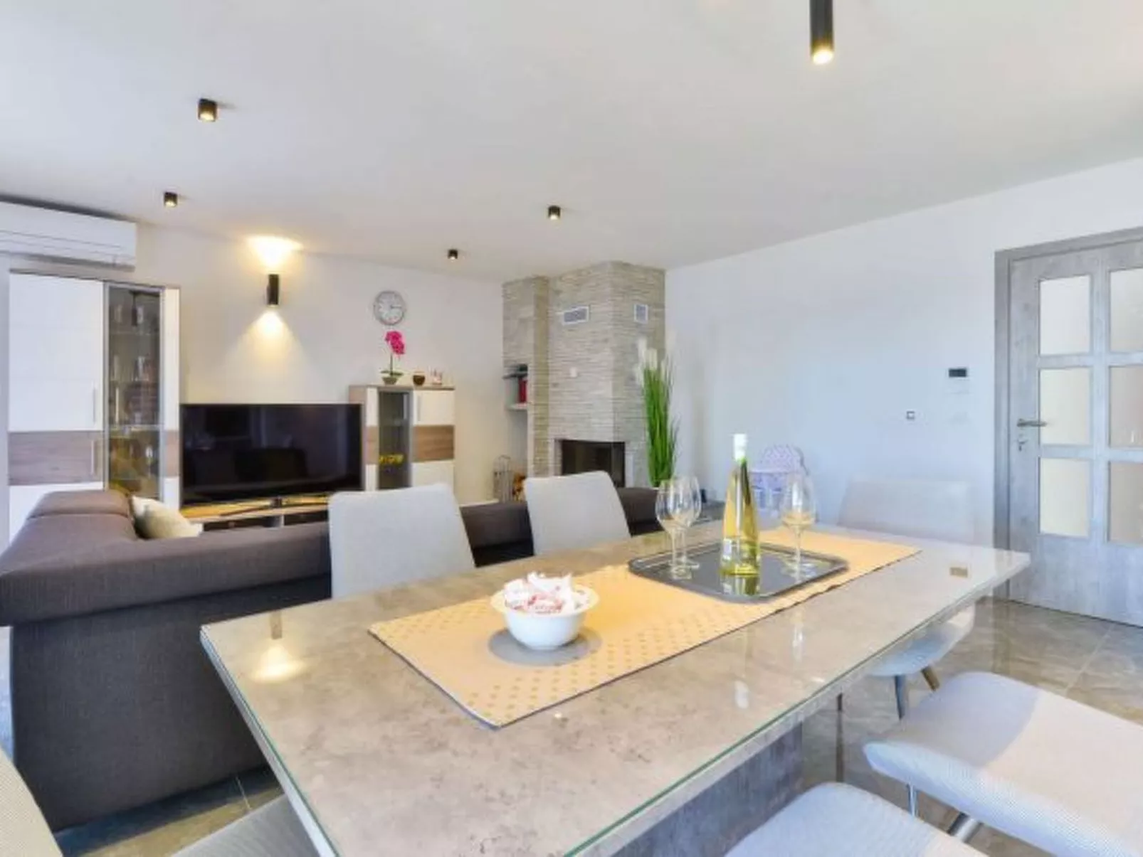 Modern Villa Futura with pool - Binnen