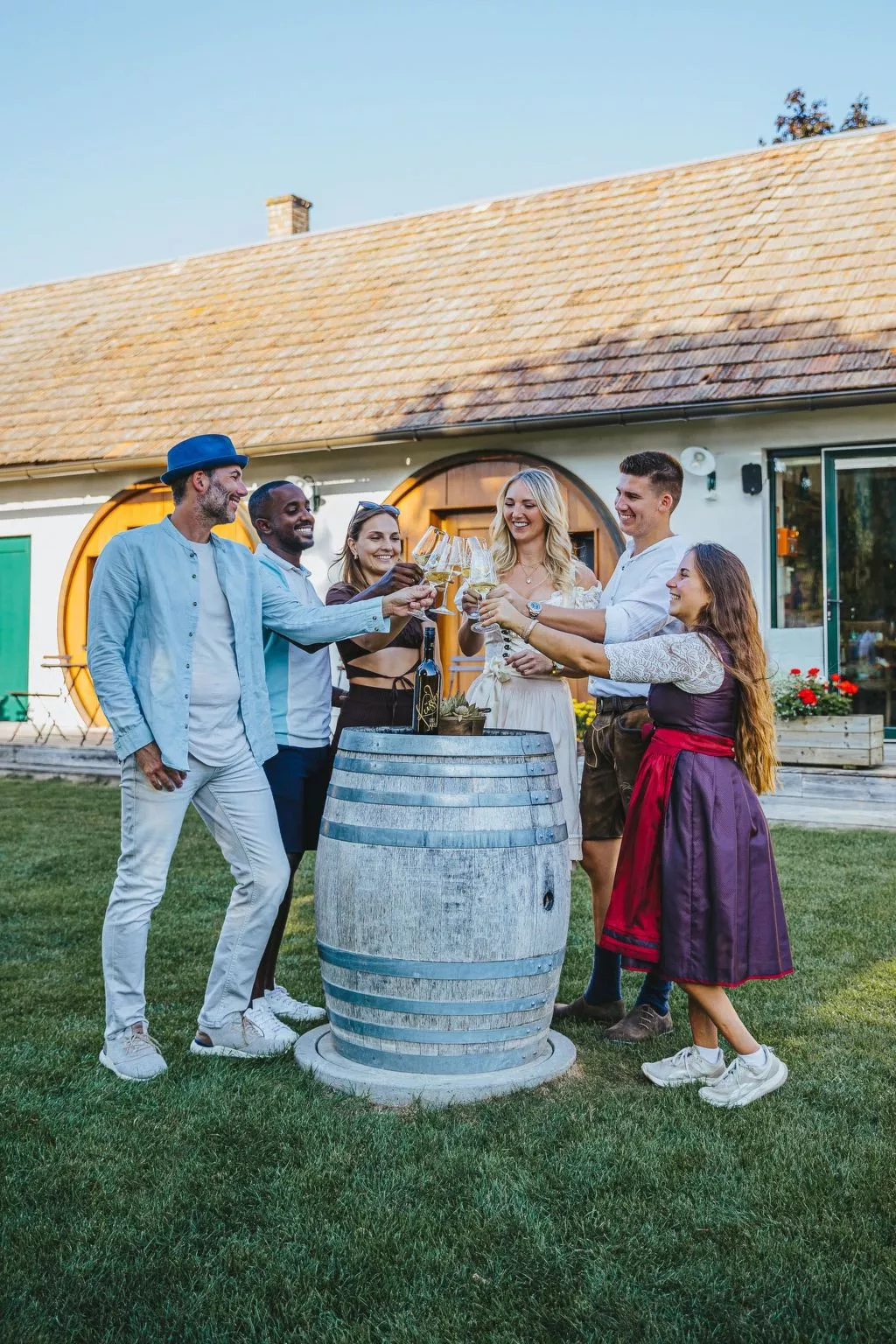 Weinfass-Suite für 2 in Grub an der March - Buiten