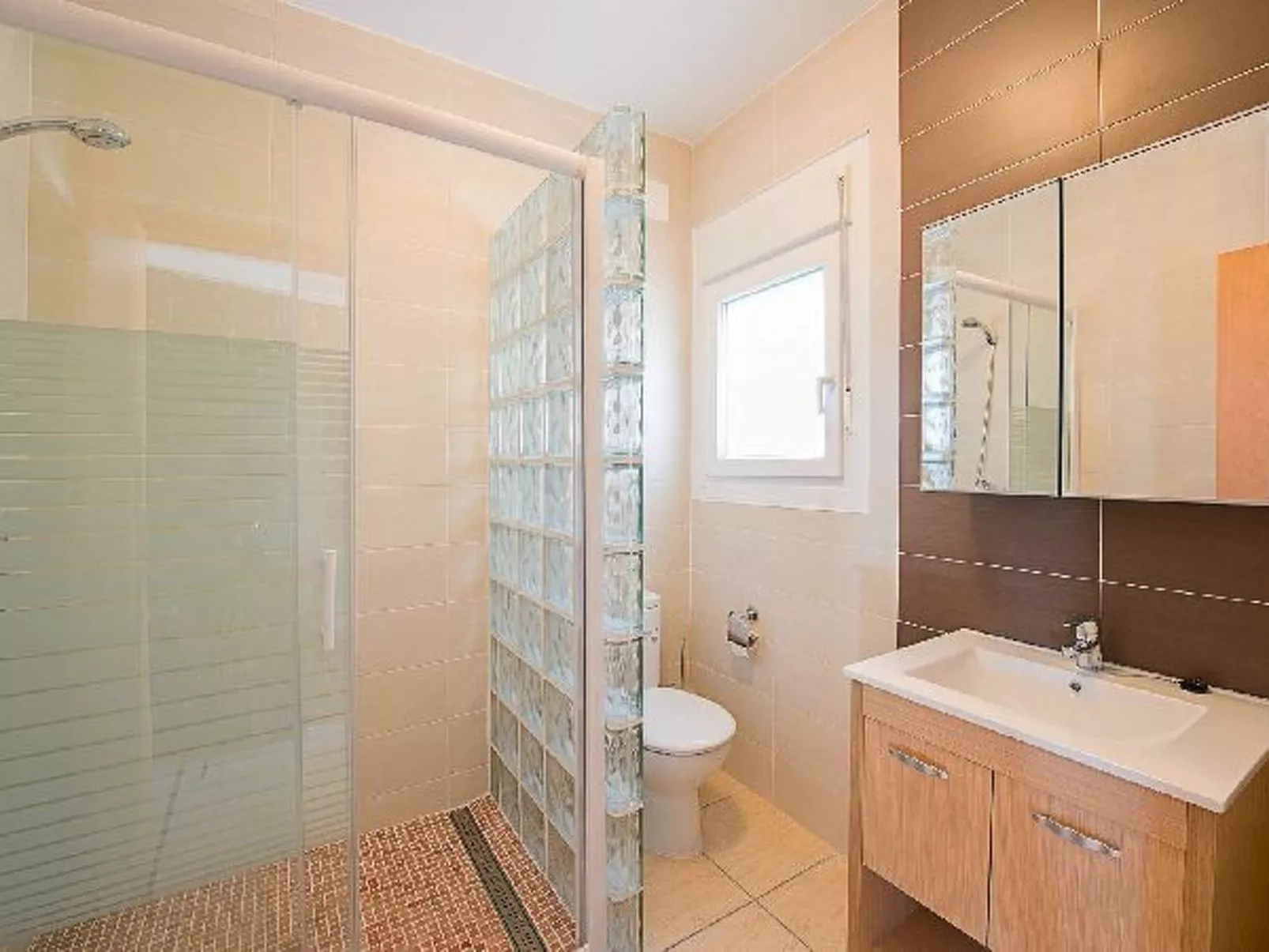 Villa Malibu - PlusHolidays - Image-tags.info