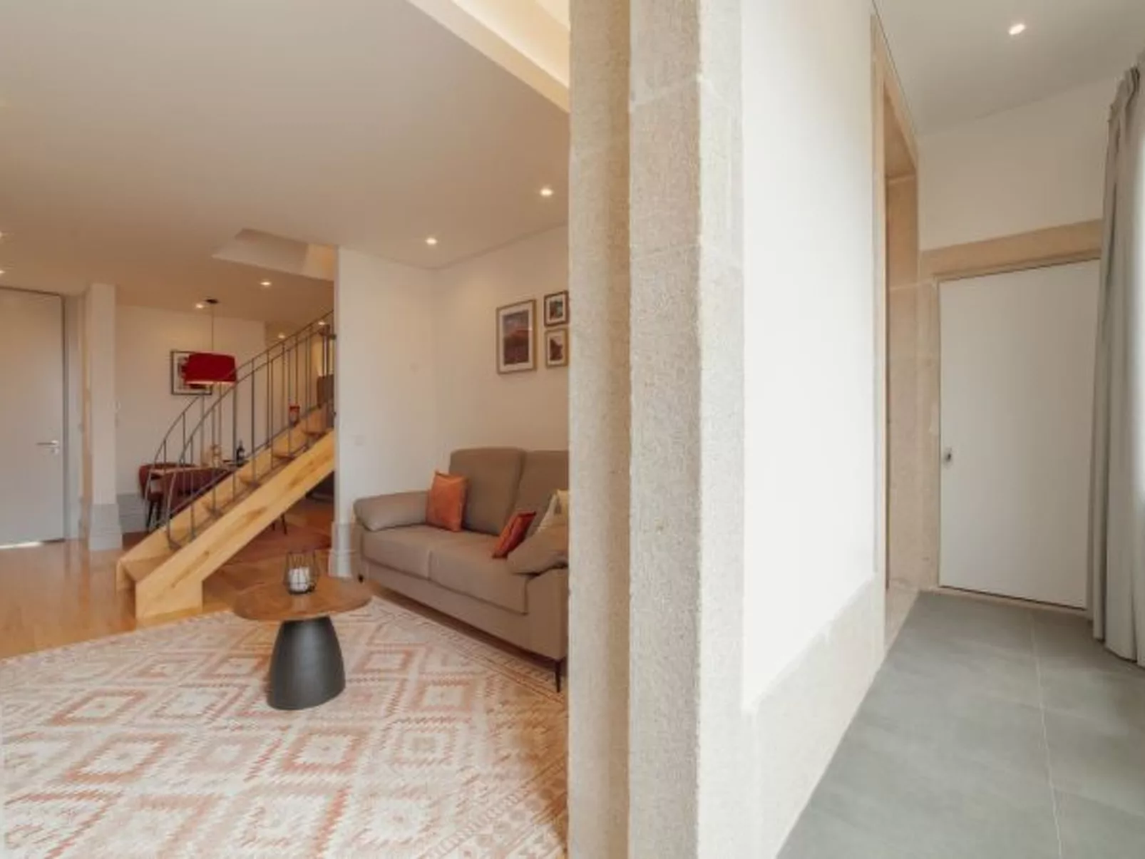 HEART OF PORTO APARTMENT F DUPLEX by VACATIONY - Binnen