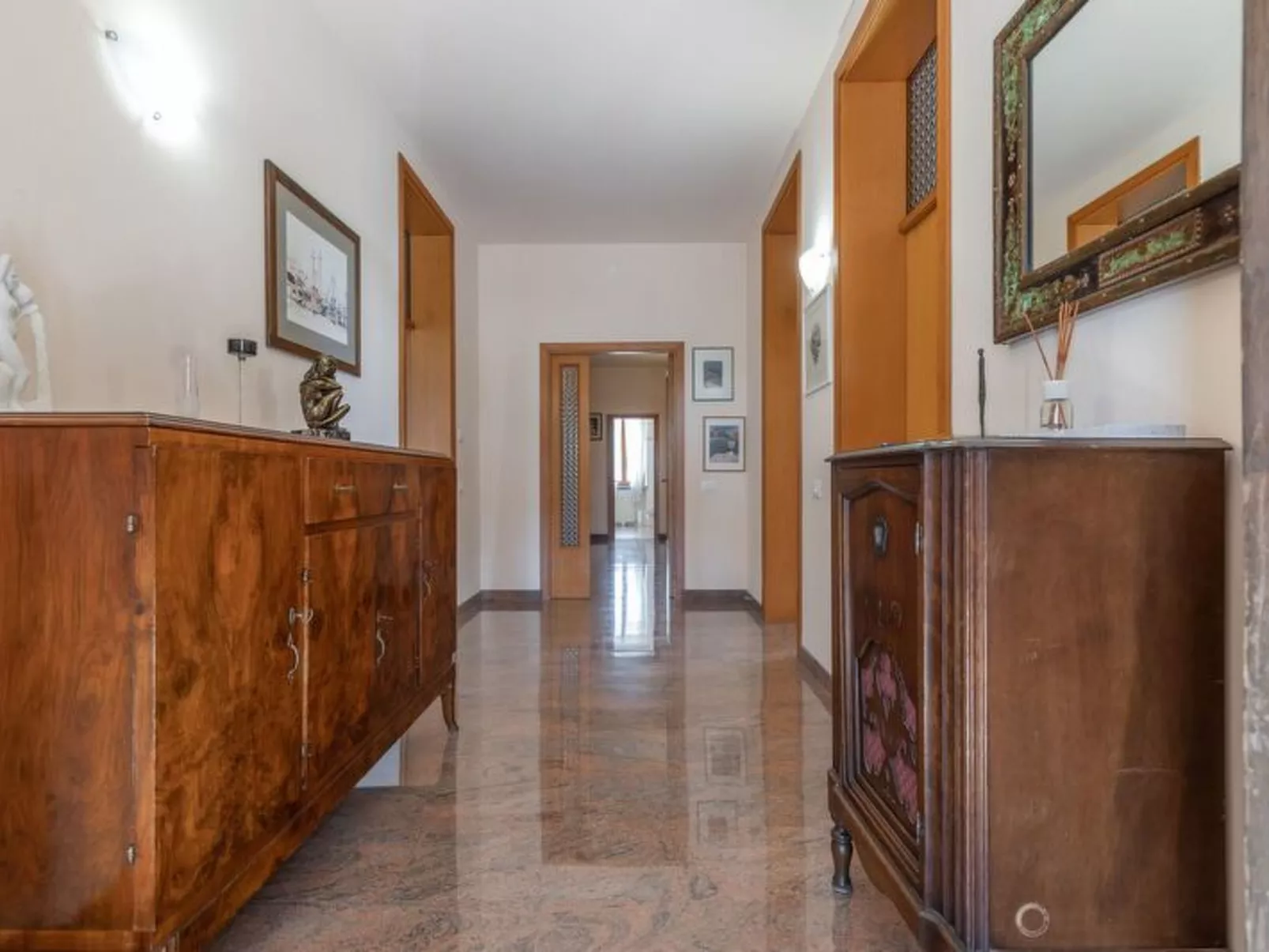 Sunrise Hill Holiday Home - Binnen