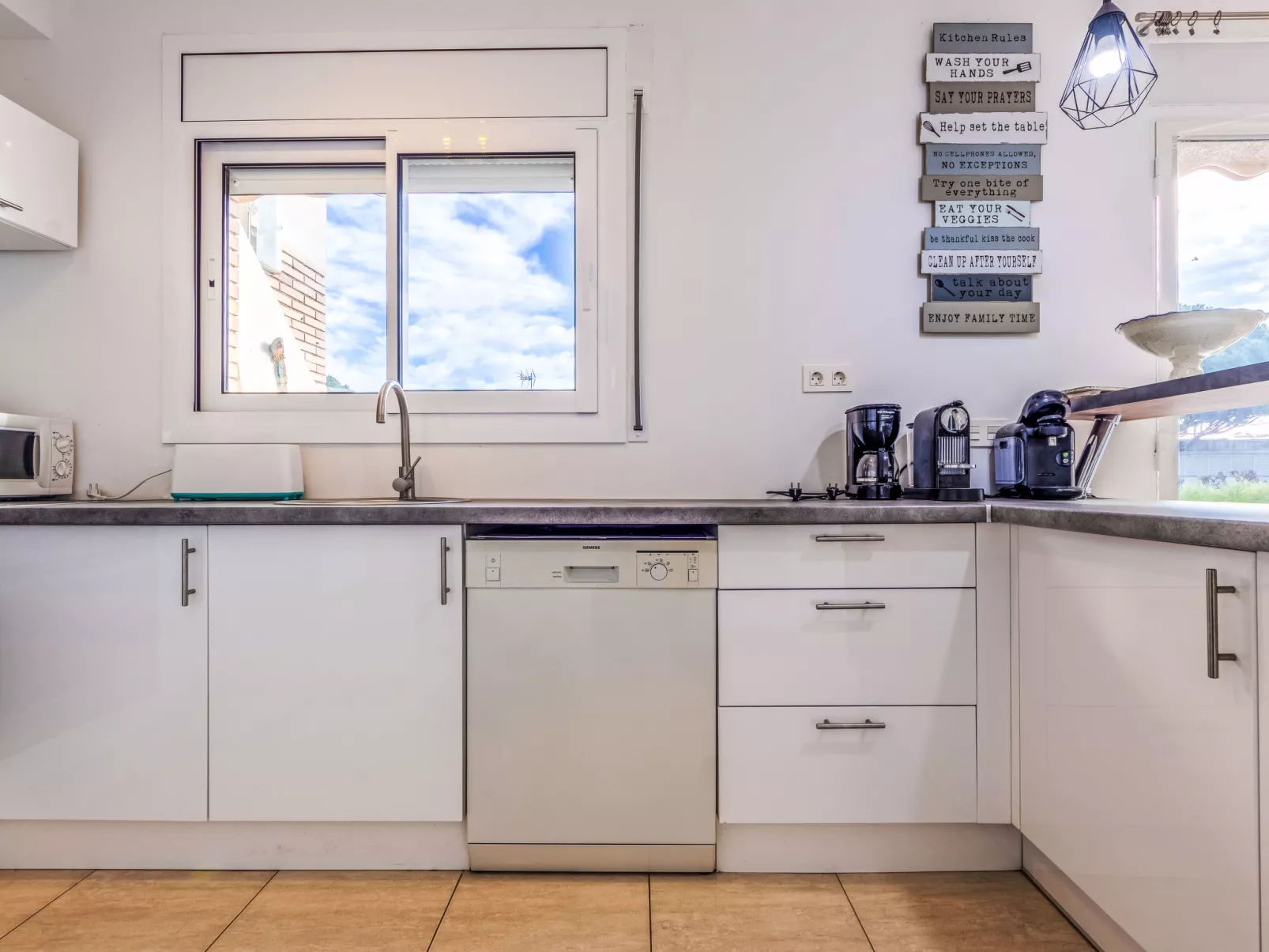 Higini Angles - Binnen