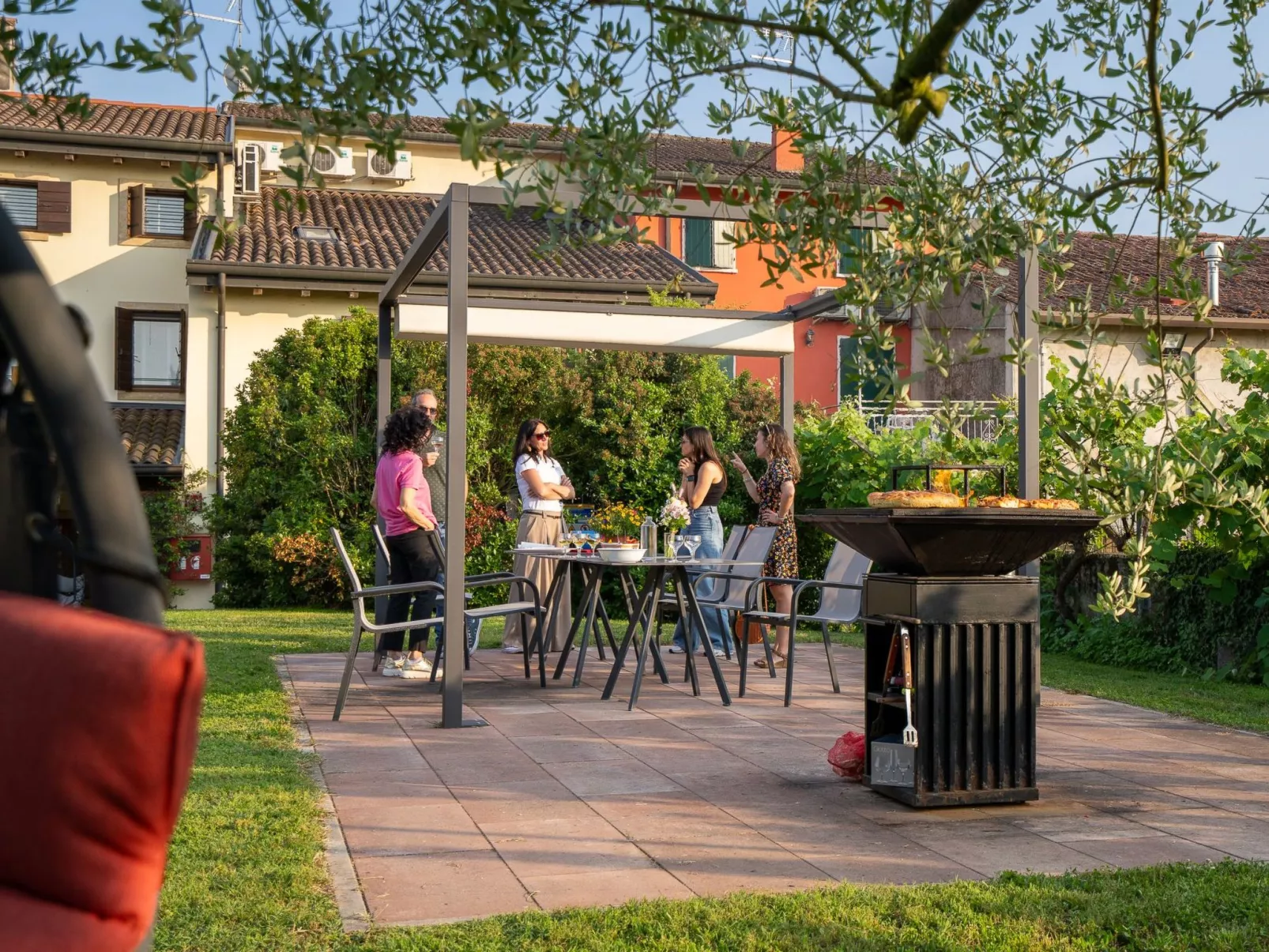 Zimmer mit Bad in einer Einrichtung mit Wellness-Center - Buiten