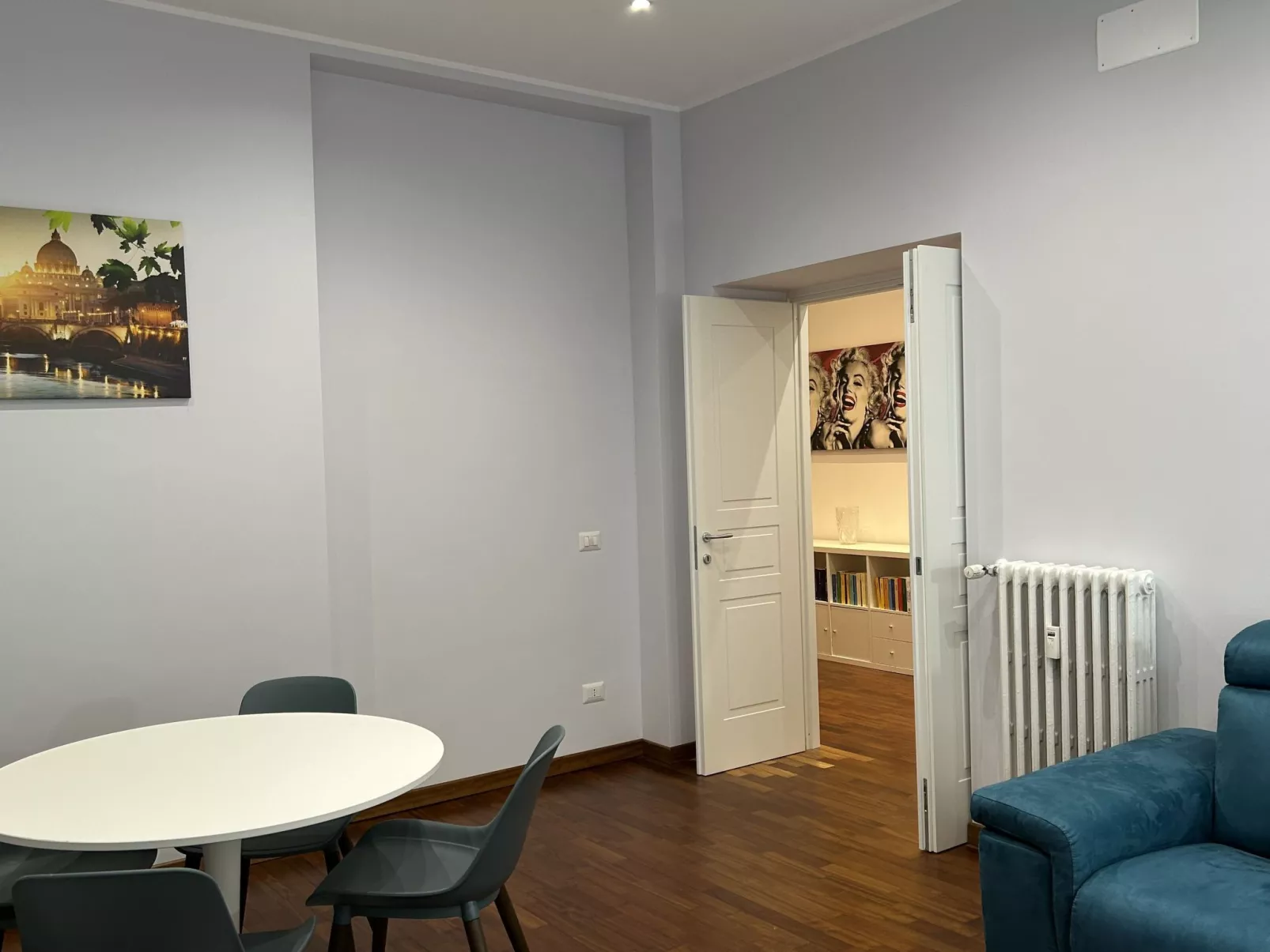 'Vatican Vibes - Binnen