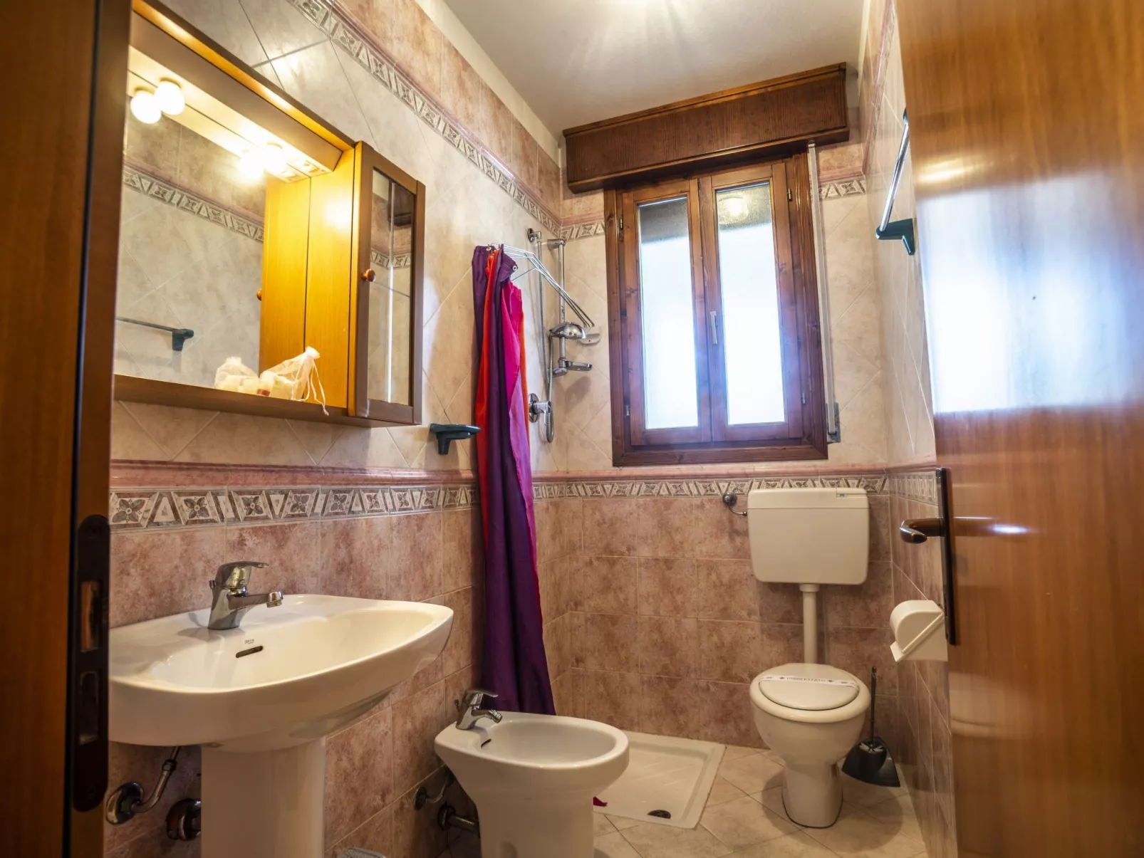 Eckhaus in Lido Di Volano, großer Innenhof, Grillplatz - Binnen