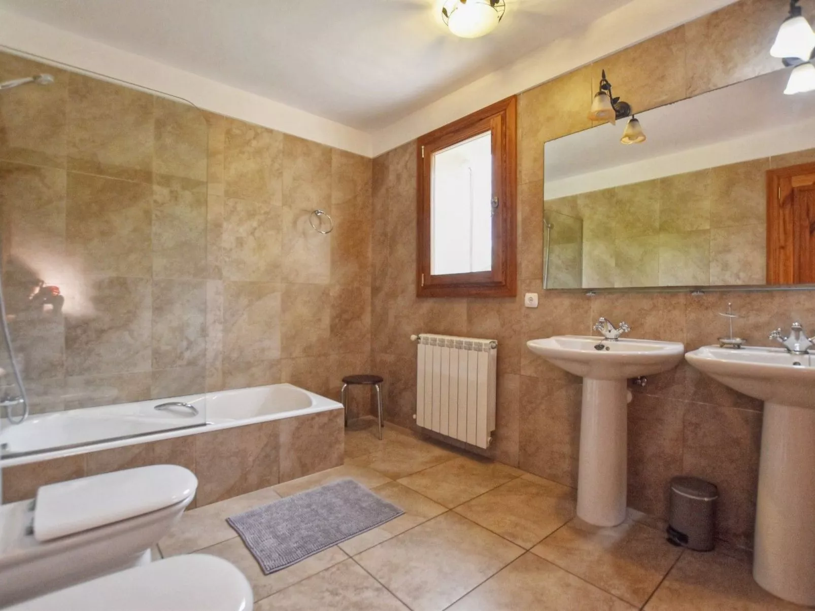 Schönes Landhaus mit Panoramablick auf die Berge - Binnen