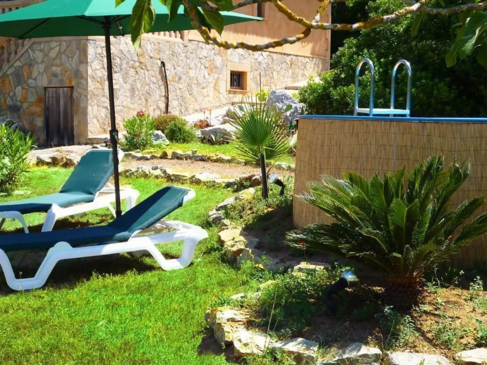 Kleine Ferienwohnung mit Gemeinschaftspool - Image-tags.info