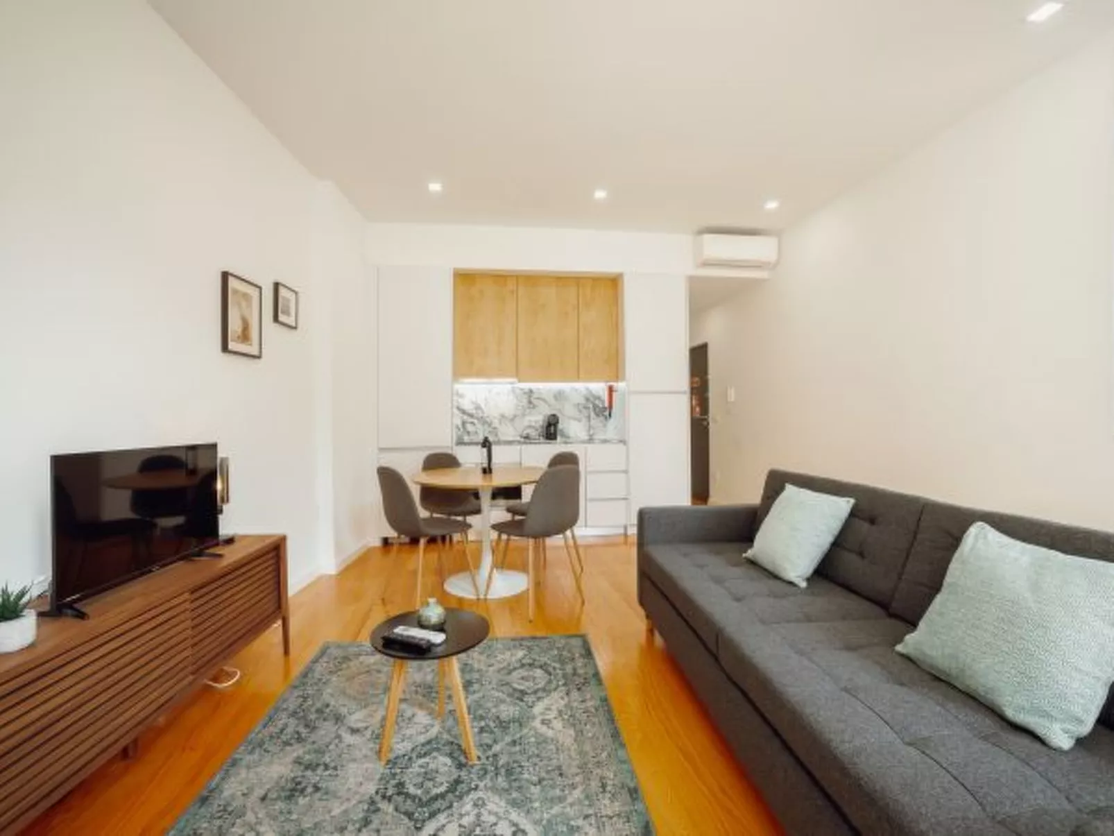 COURTYARD OPORTO DESIGN APARTMENT C WITH TERRACE - Binnen