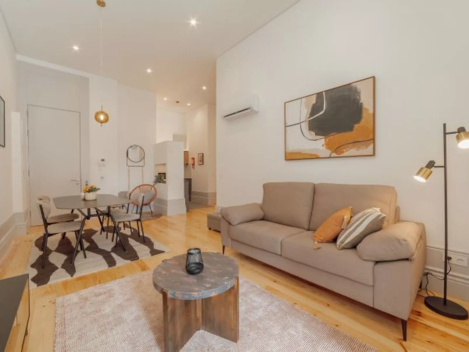 HEART OF PORTO APARTMENT B TERRACE by VACATIONY - Binnen