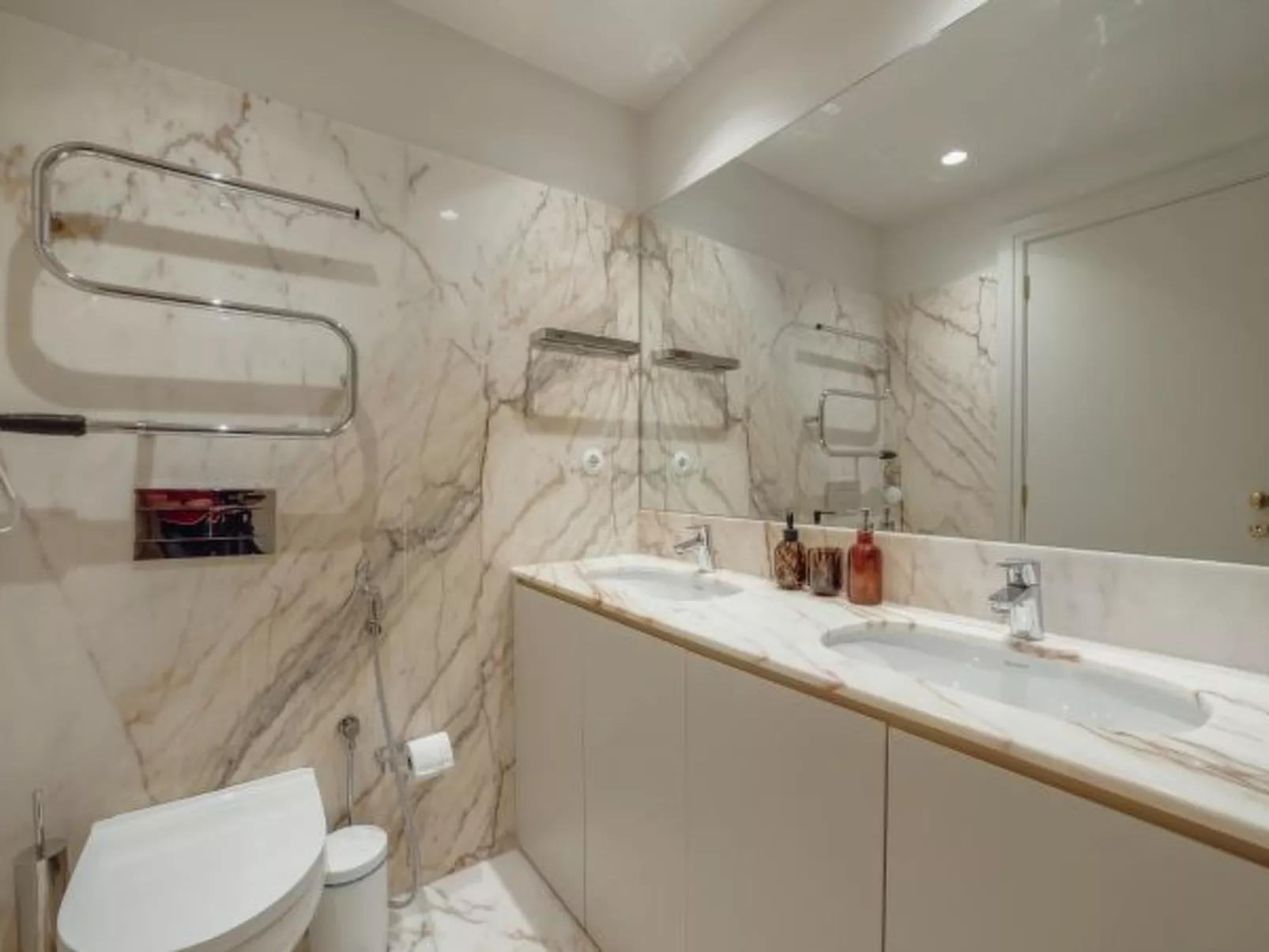 DOWNTOWN PENTHOUSE with RIVER VIEW by VACATIONY - Binnen