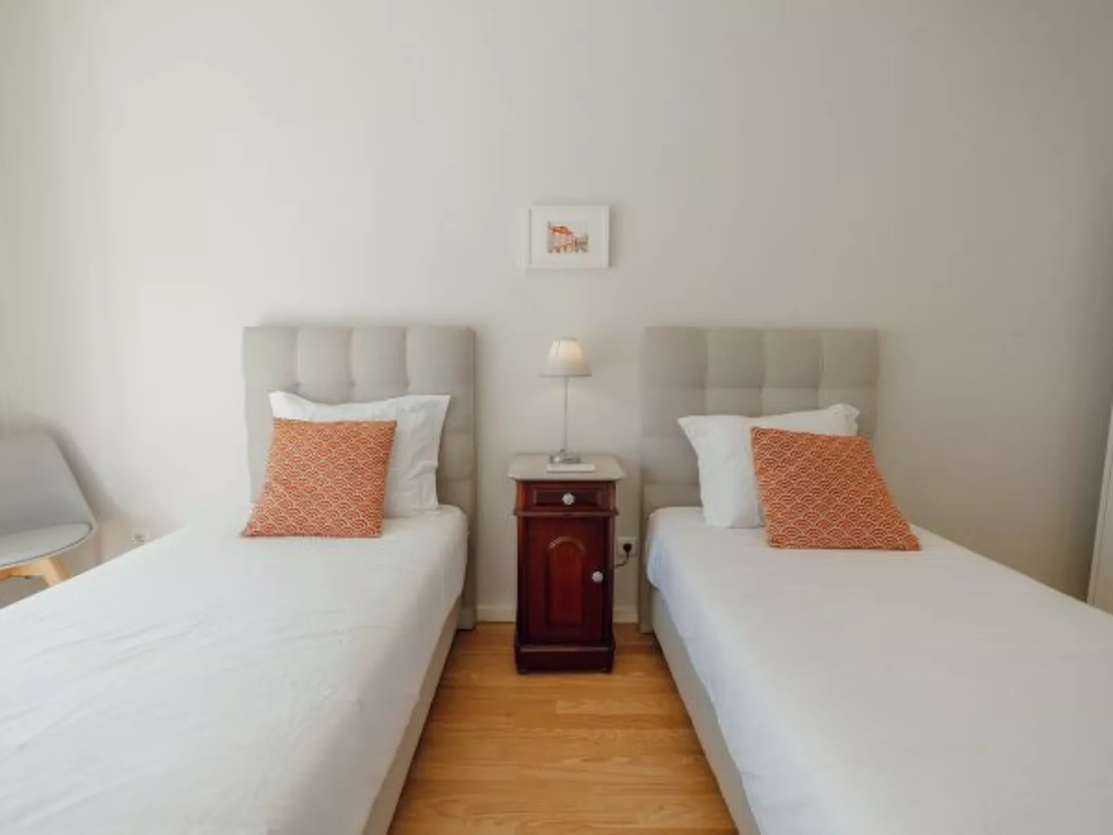 DOWNTOWN DESIGN WITH BALCONY by VACATIONY - Binnen