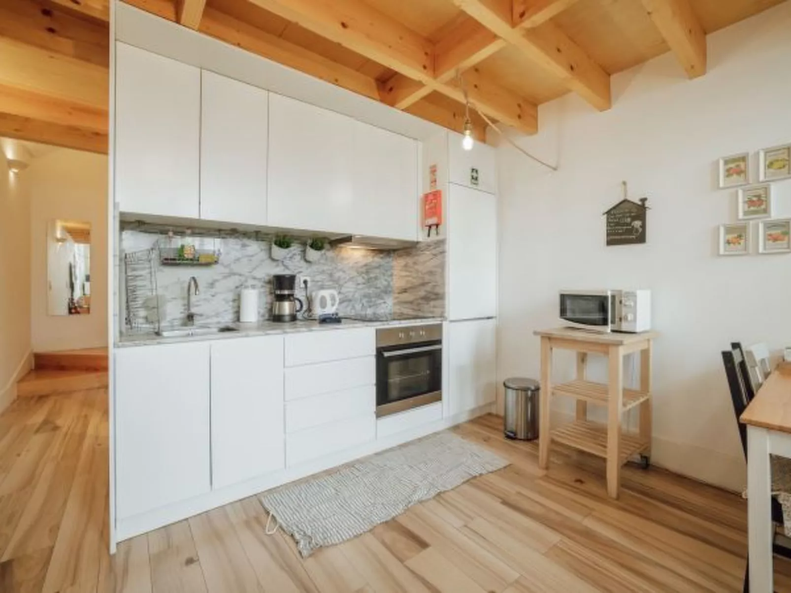 HISTORIC & BRIGHT BOLHAO MEZZANINE by VACATIONY - Binnen