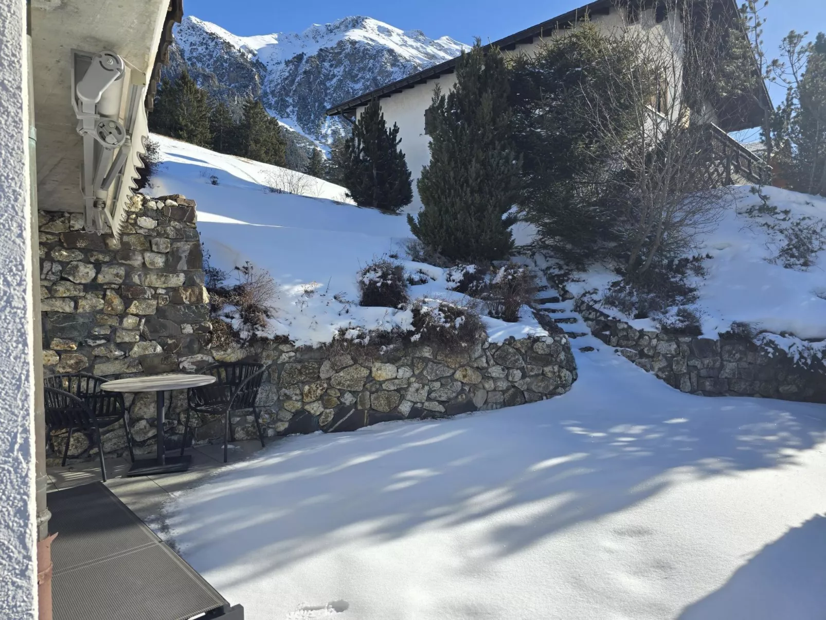 Tgiesa Alva - Binnen