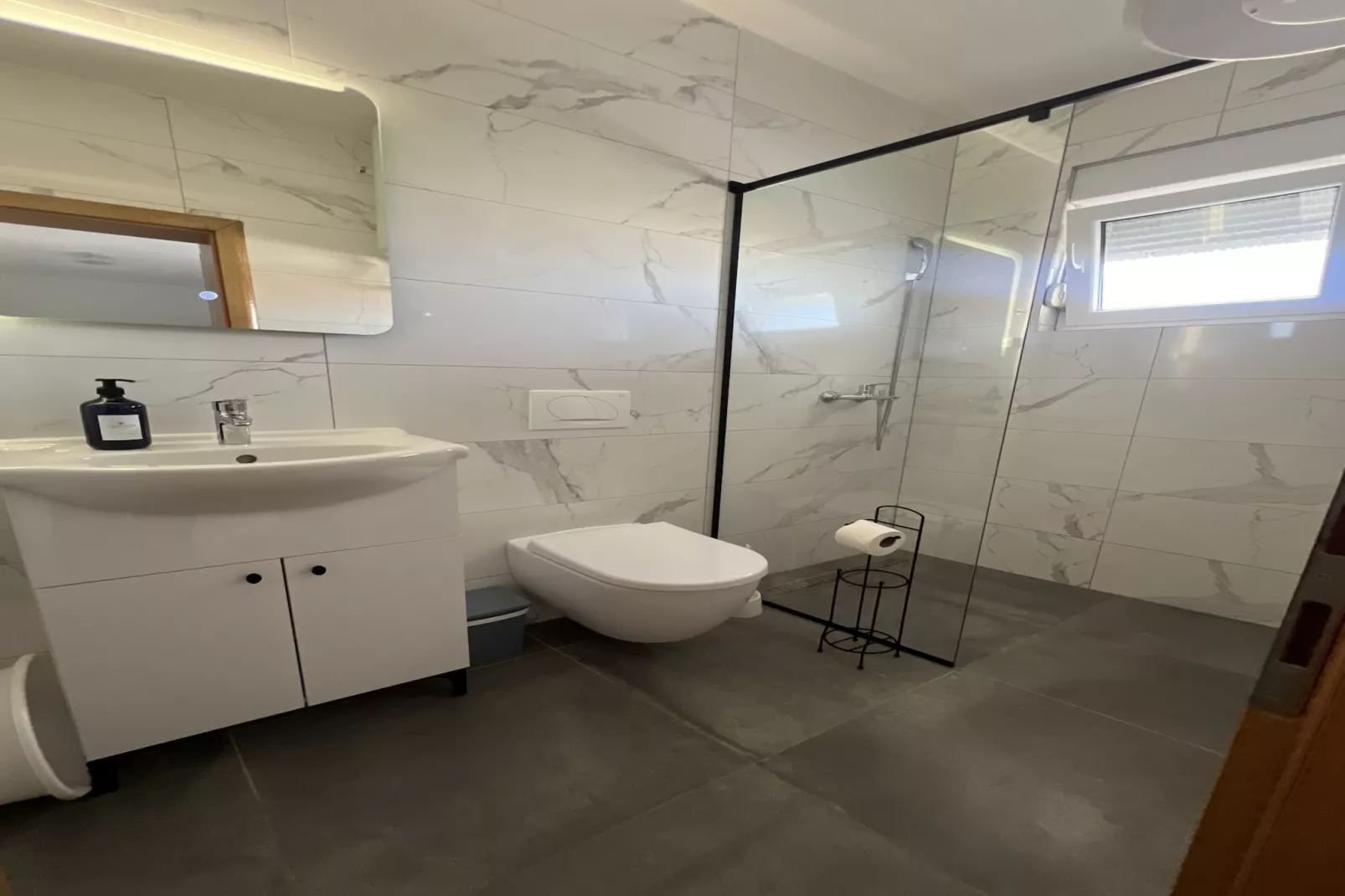 Apartment Lavaran 4 - Badkamer