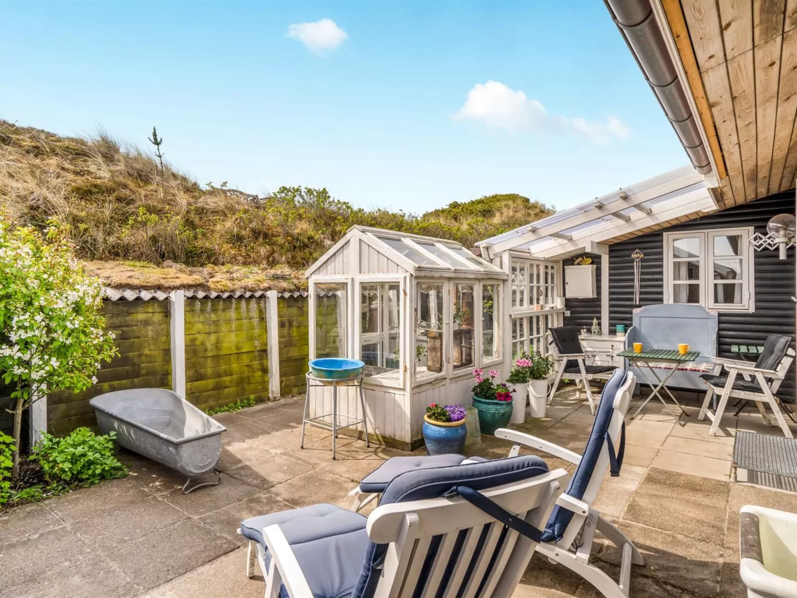 "Katri" - 500m from the sea - Buiten