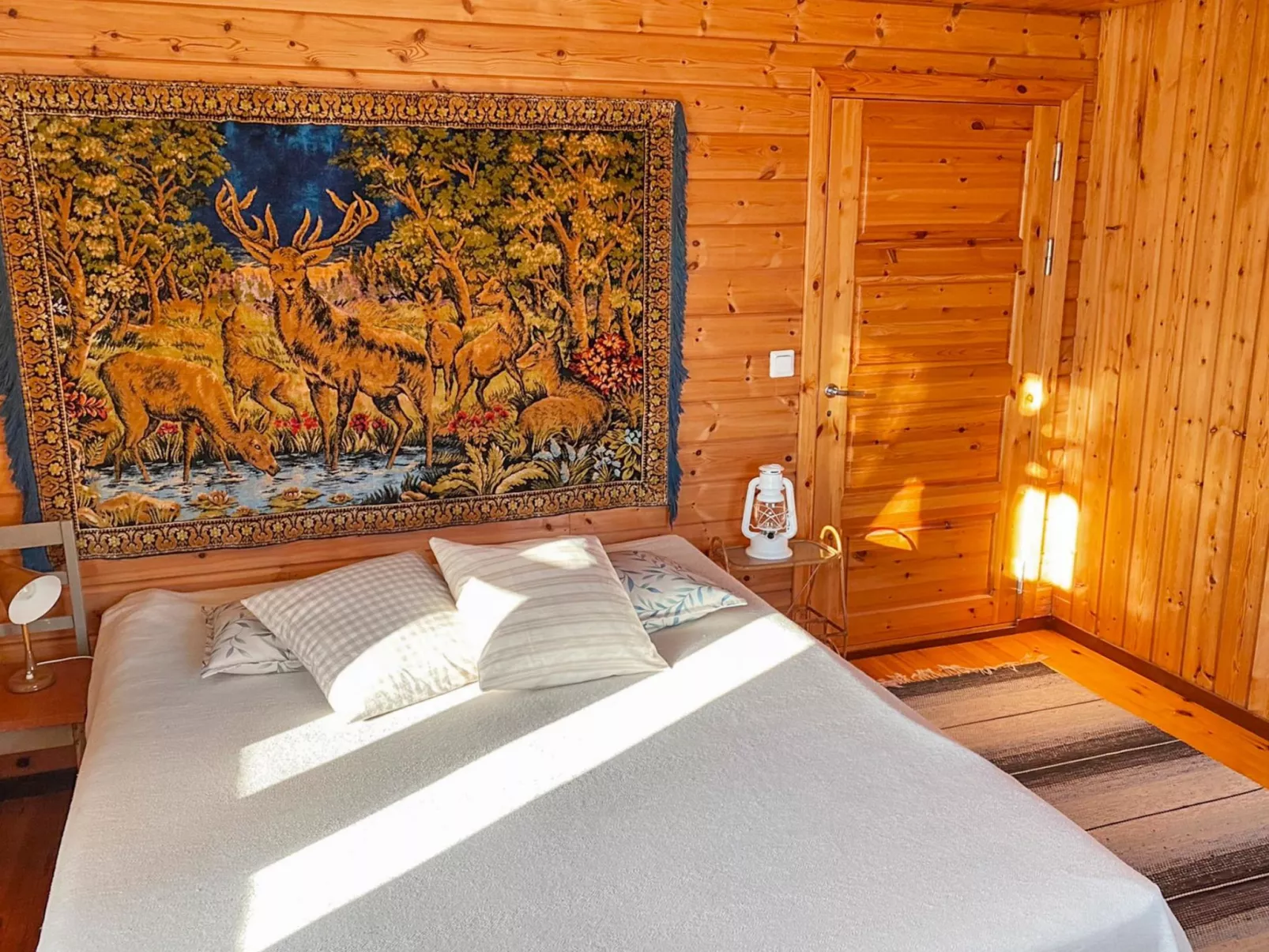 Laattajan hirsipirtti - Binnen