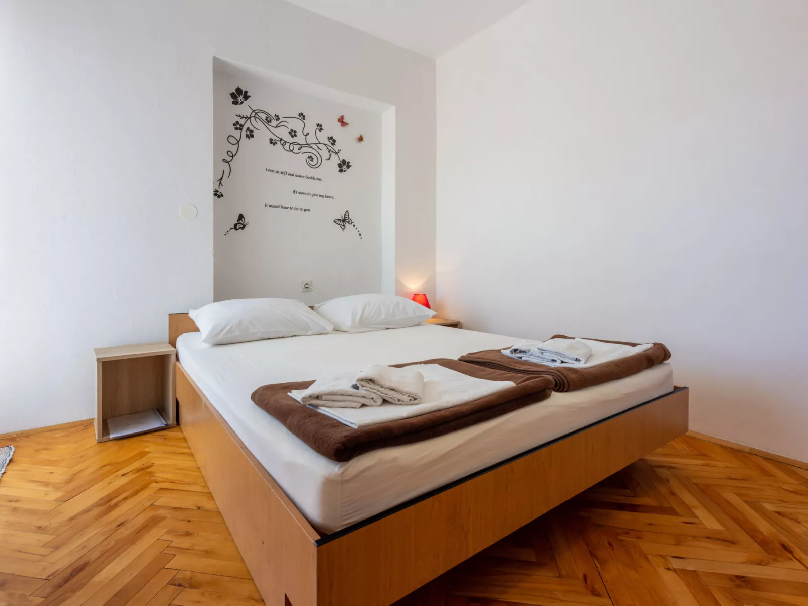 TUSTONJIC SOBA 1 / HR-10793-03 - Binnen