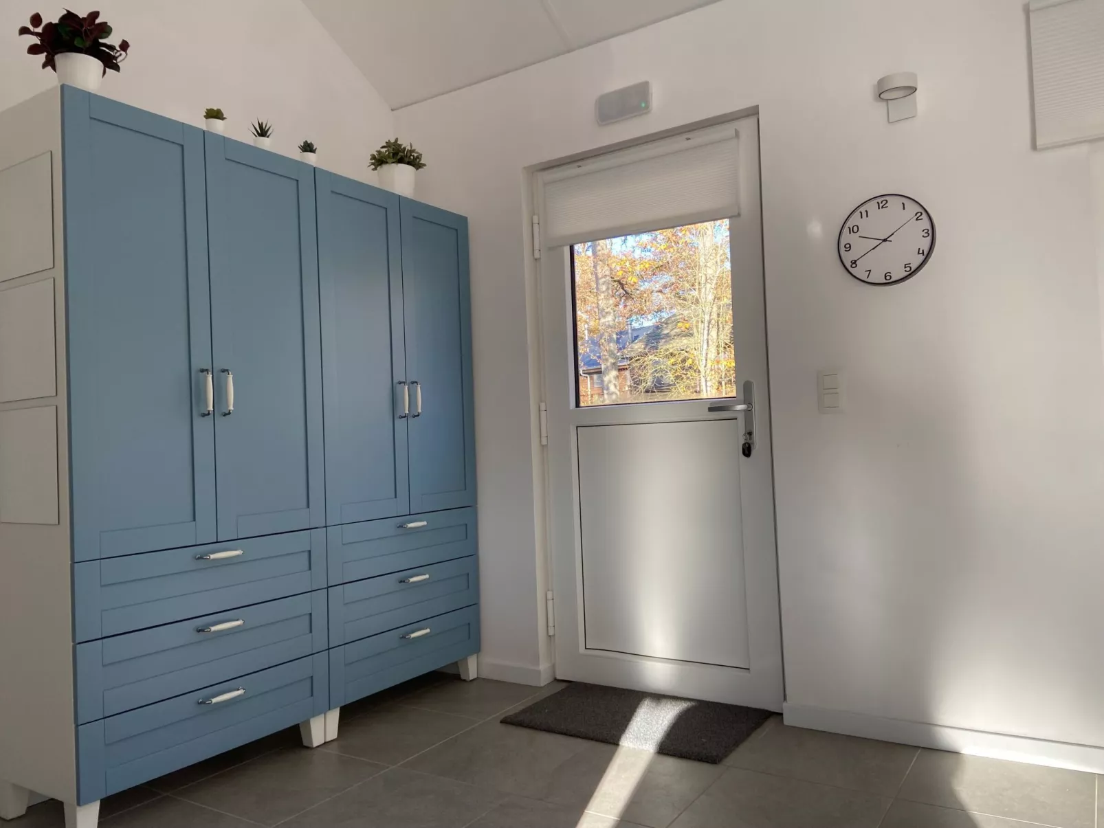 Modernes Chalet für 4 Personen in einem Waldpark - Binnen