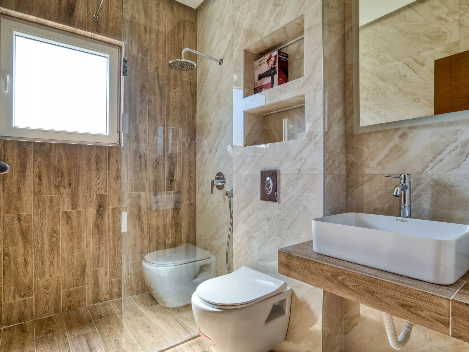 Ljubica Superior 3-Zimmer-Apartment mit Meerblick - Binnen