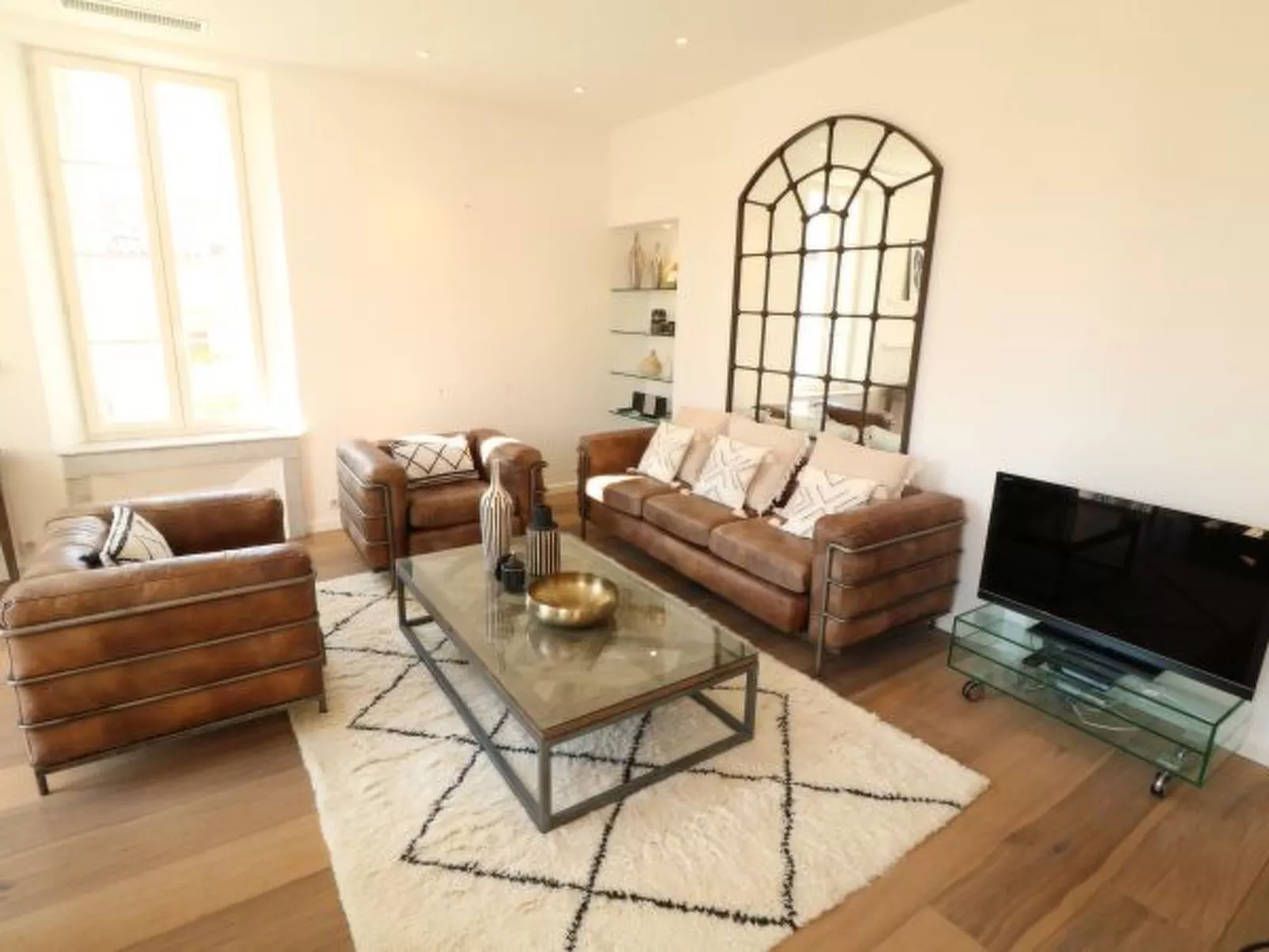 Beautiful 3 bedroom Carlton Canada 403 - Image-tags.info