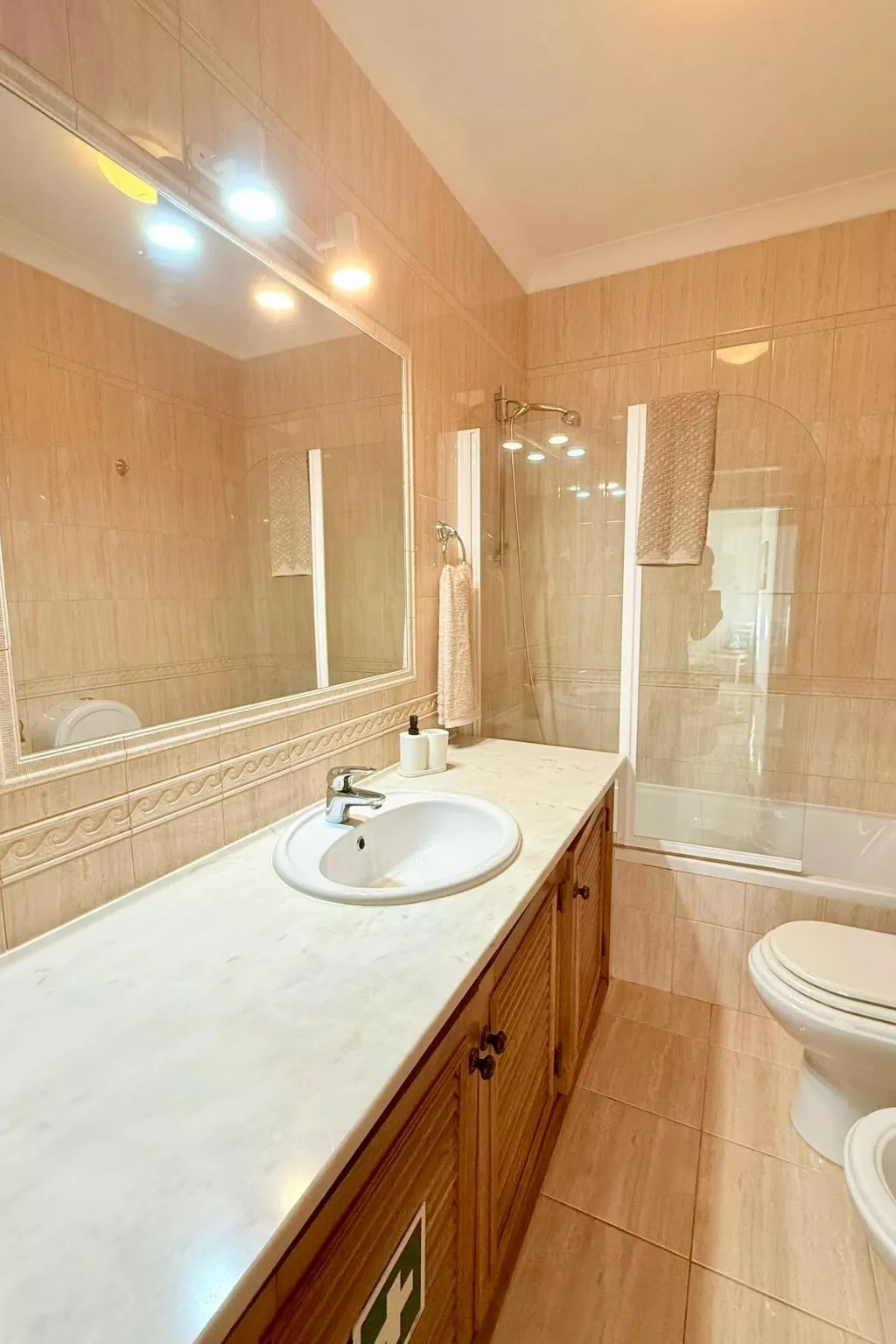 Mit beheiztem Pool - Binnen