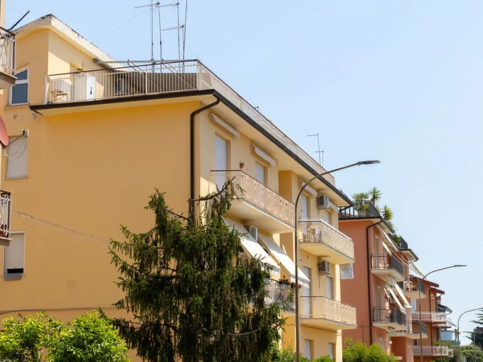 Sopraloreto Apartment - Buiten