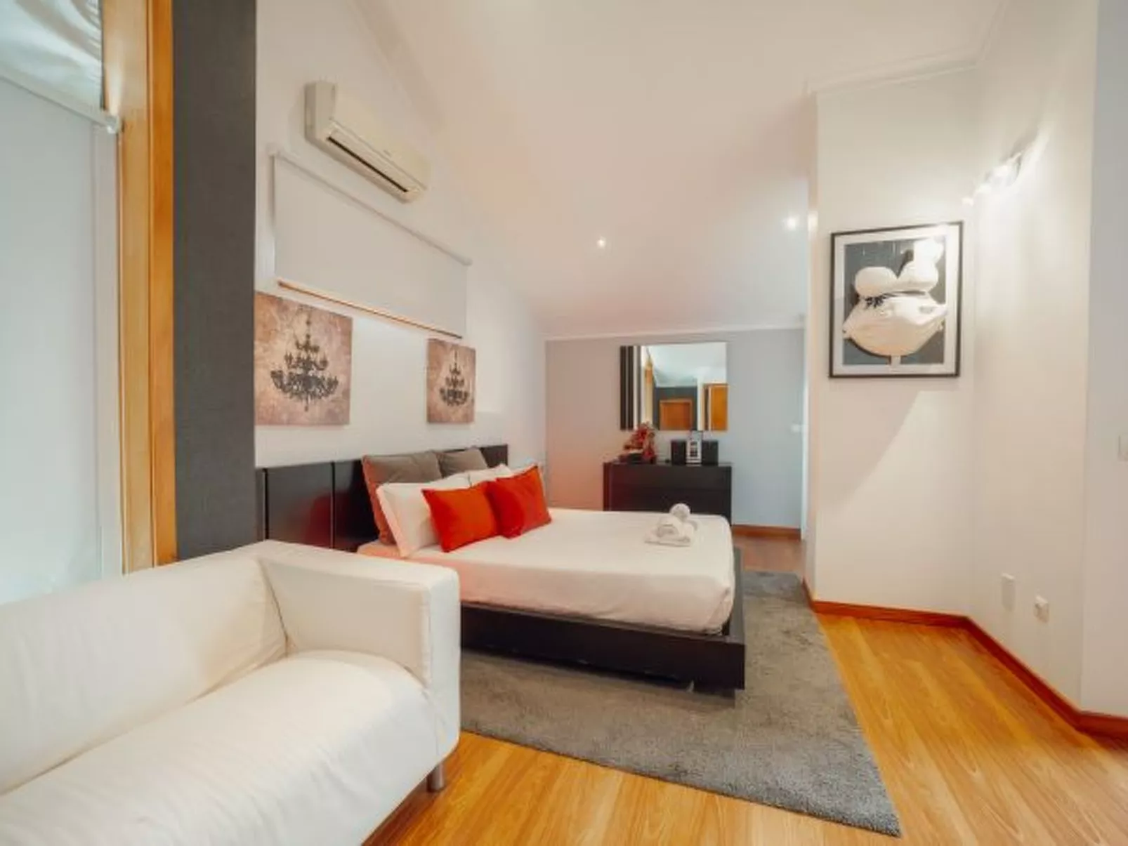 POOL & CINEMA VILLA by VACATIONY - Binnen