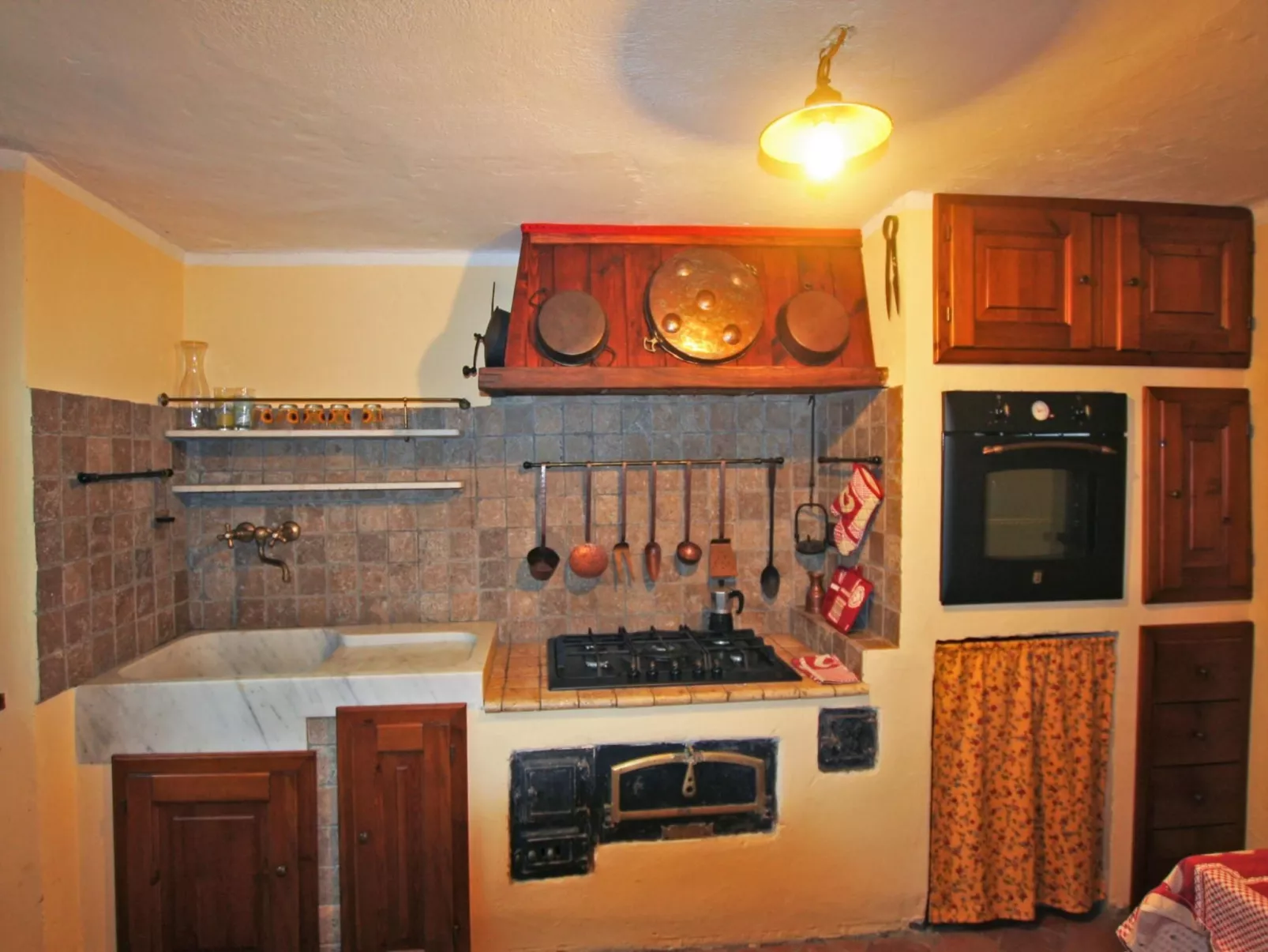 Für 3 Personen ca. 37 m&sup2- in Lumarzo, Norditalien (Ligurien) - Binnen