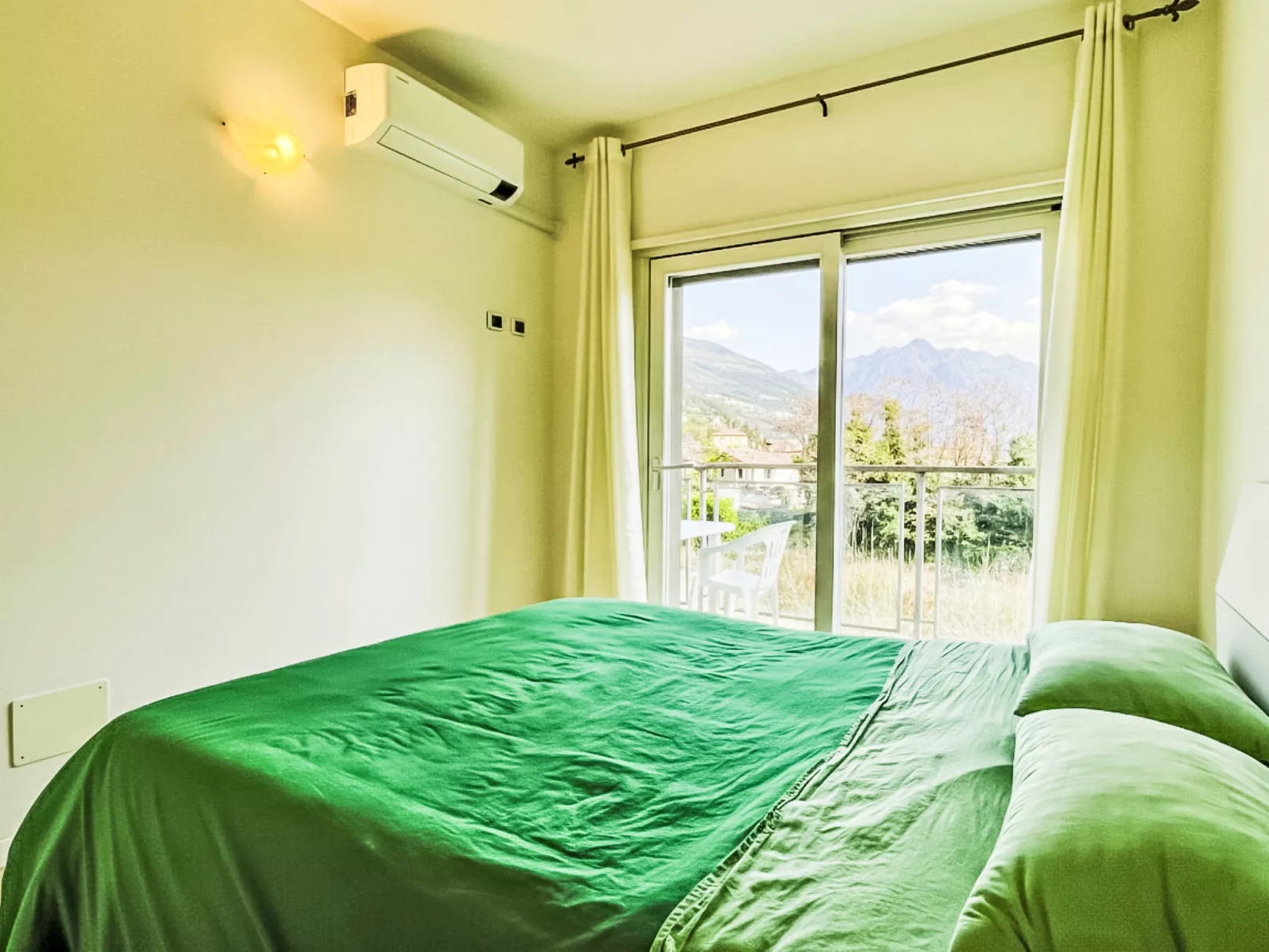 Sole e Fiori - Binnen