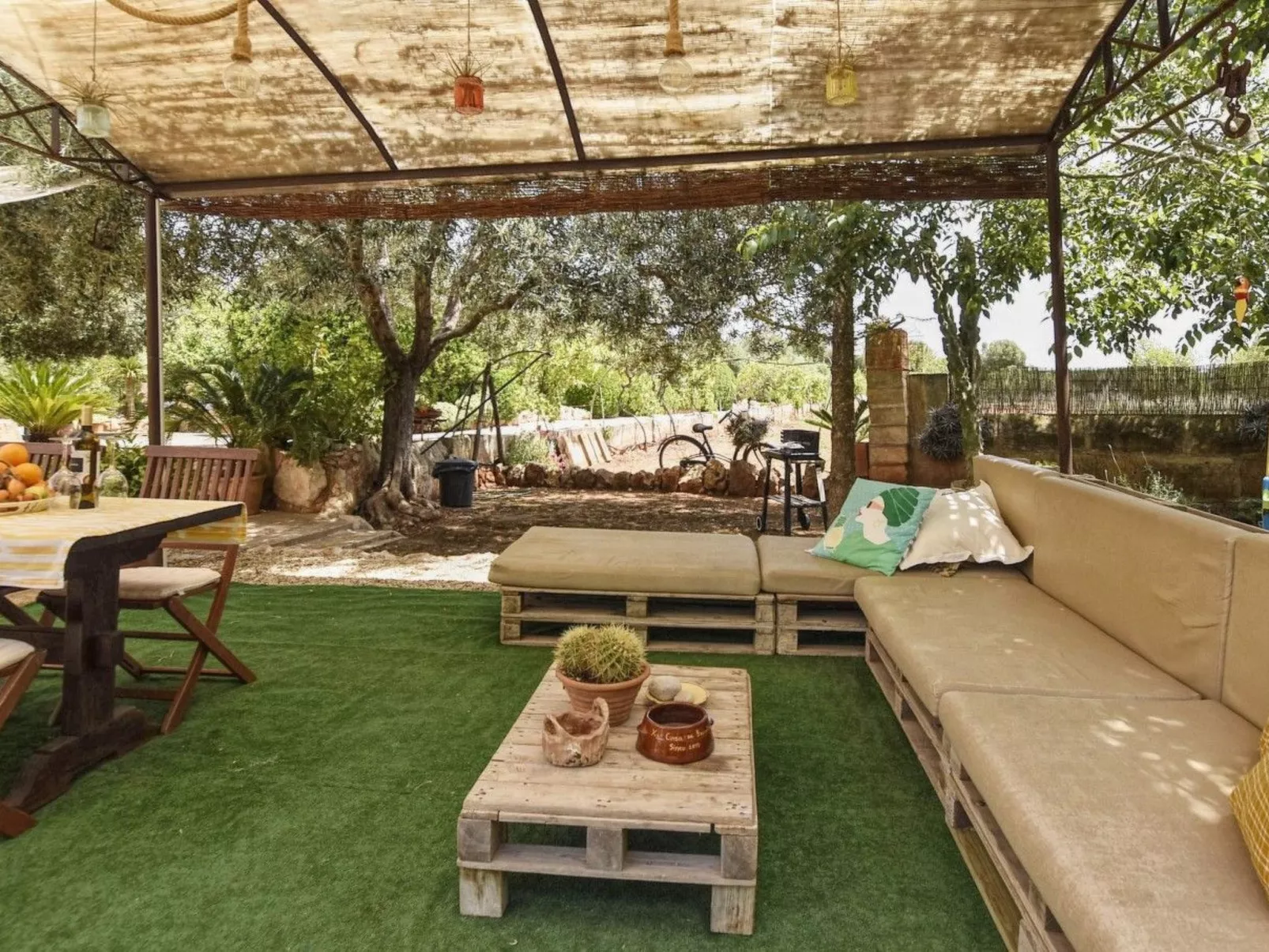 MONTSERRAT  ( SON PERETO ) - Binnen