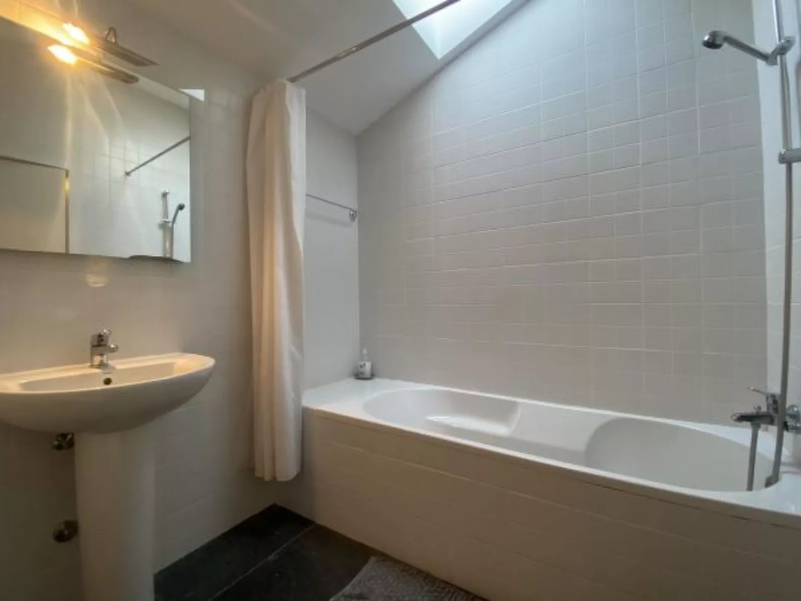 CASA LUIS GONZAGA - UNI. COIMBRA by VACATIONY - Binnen